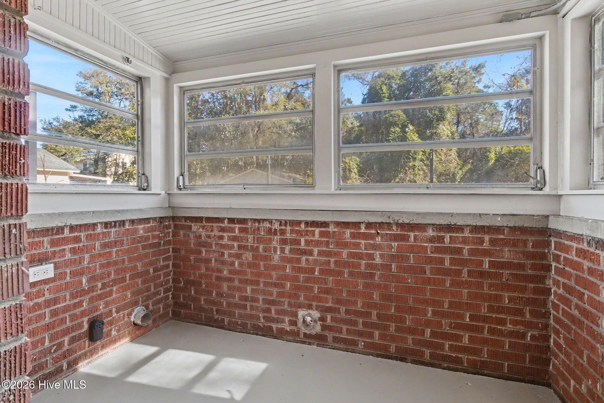 100549818 | Photo 31