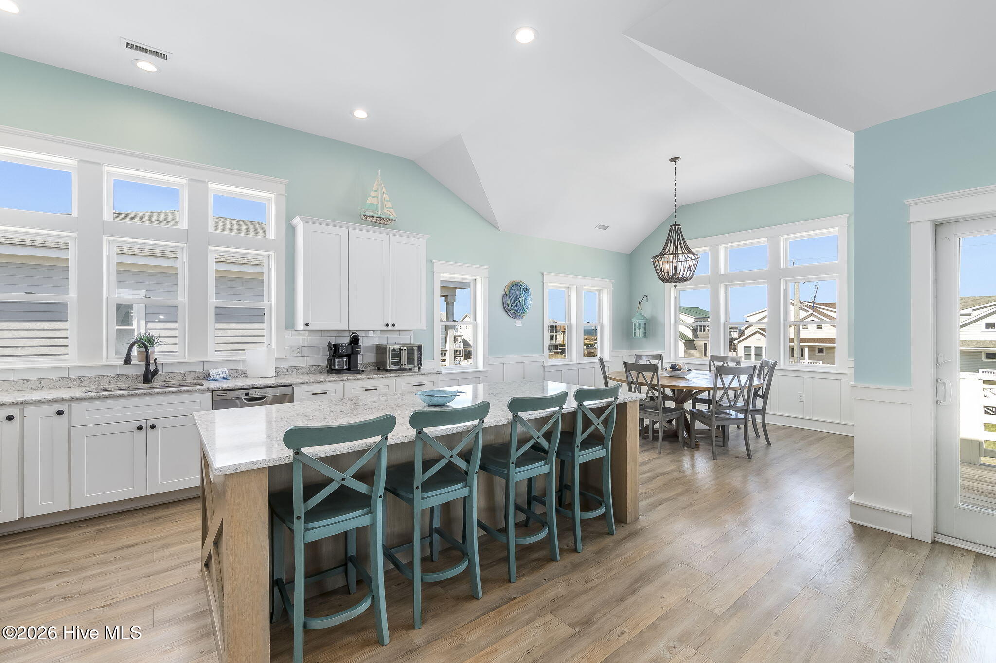Top Floor Dining and Island