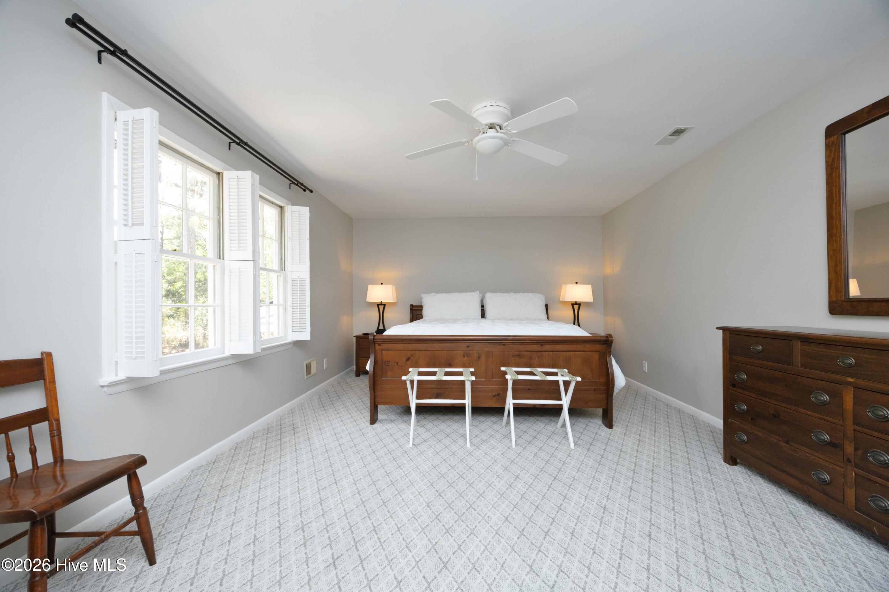 34PrimaryBedroom