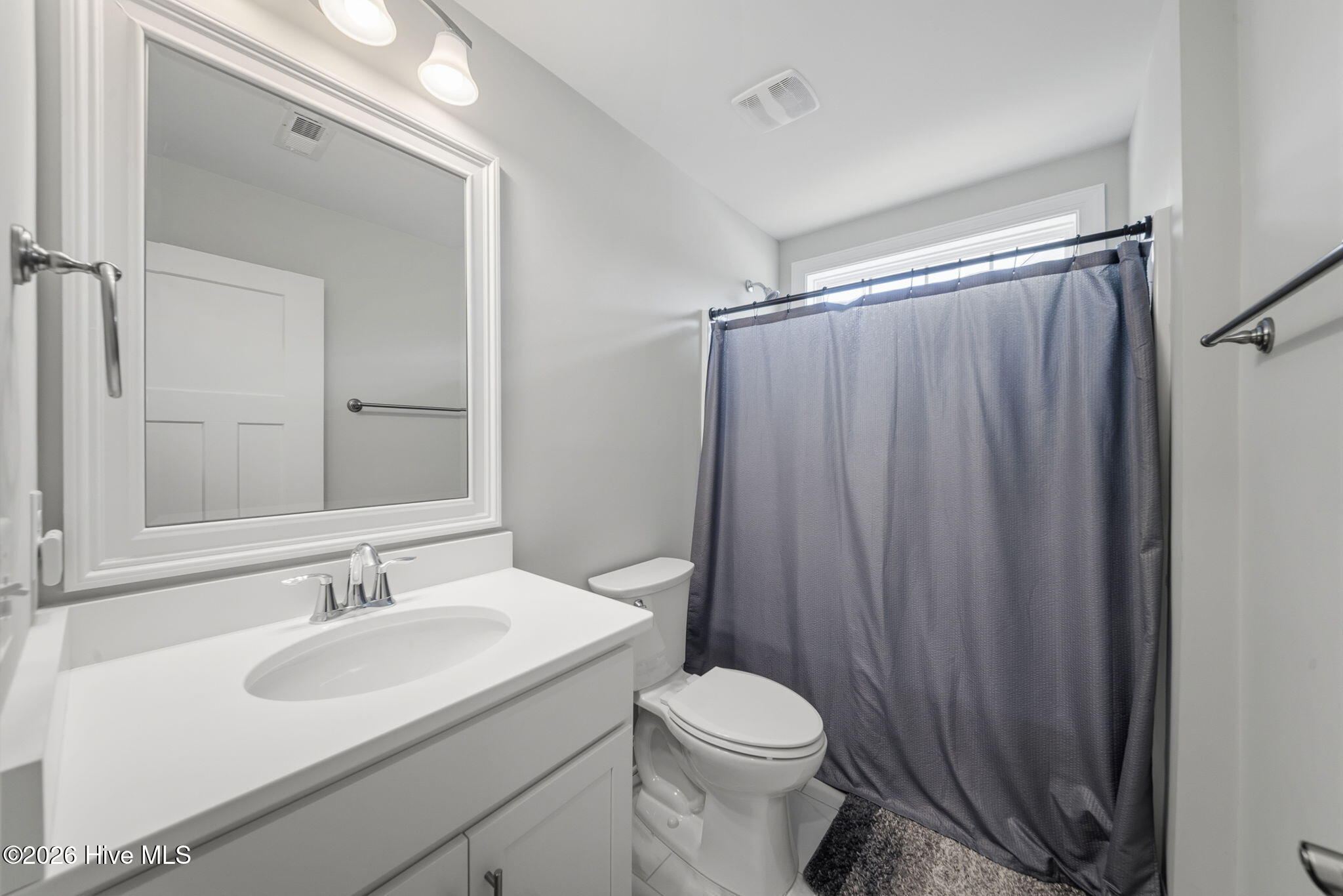 100567561 | Photo 51