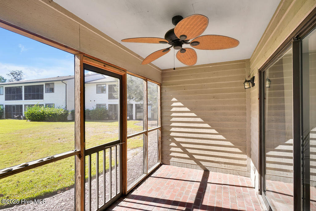 100540230 | Photo 21