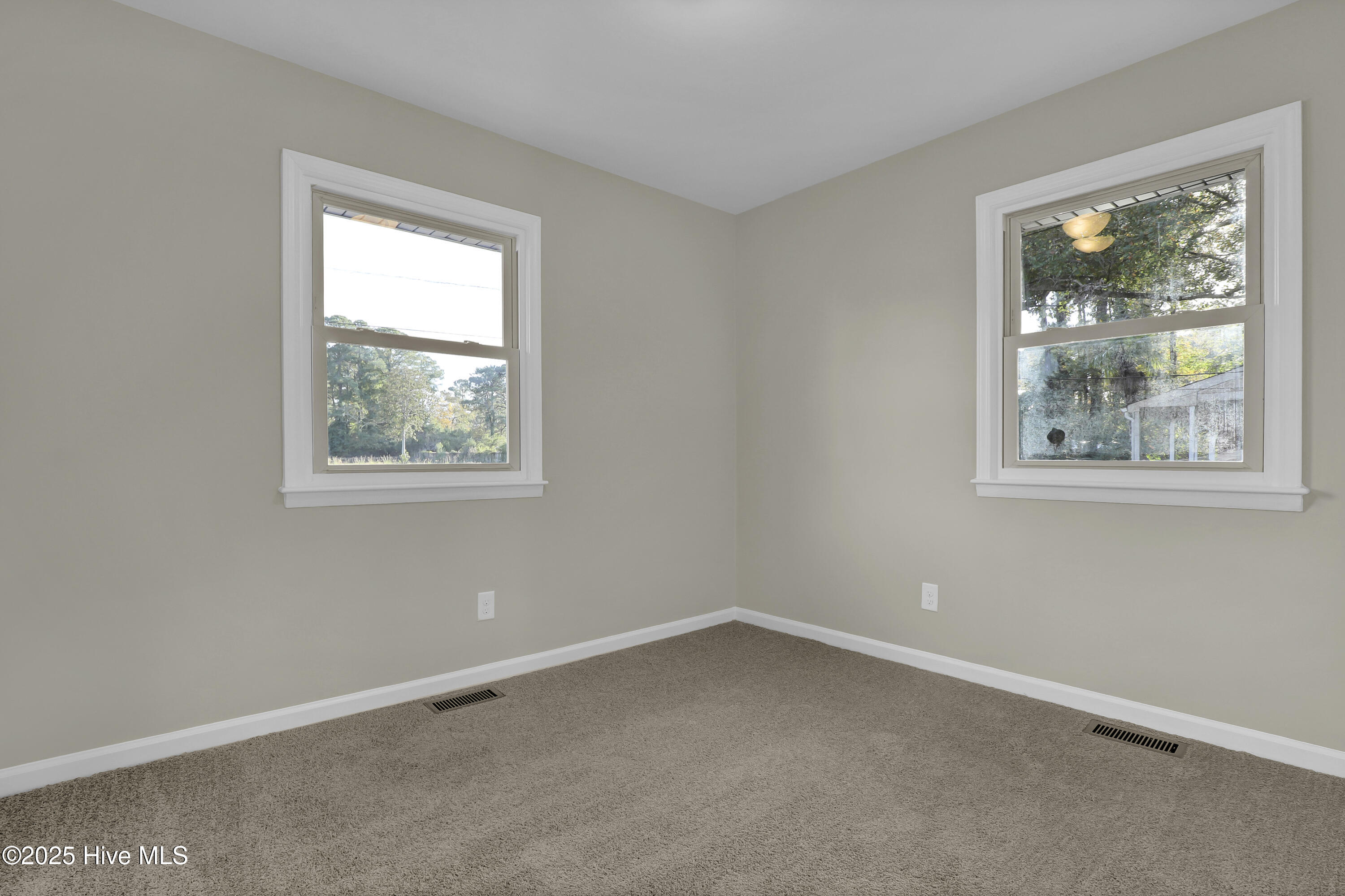 100542523 | Photo 22