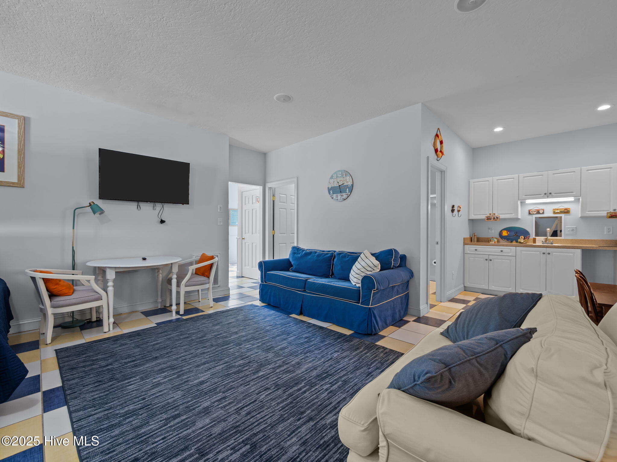 100541168 | Photo 33