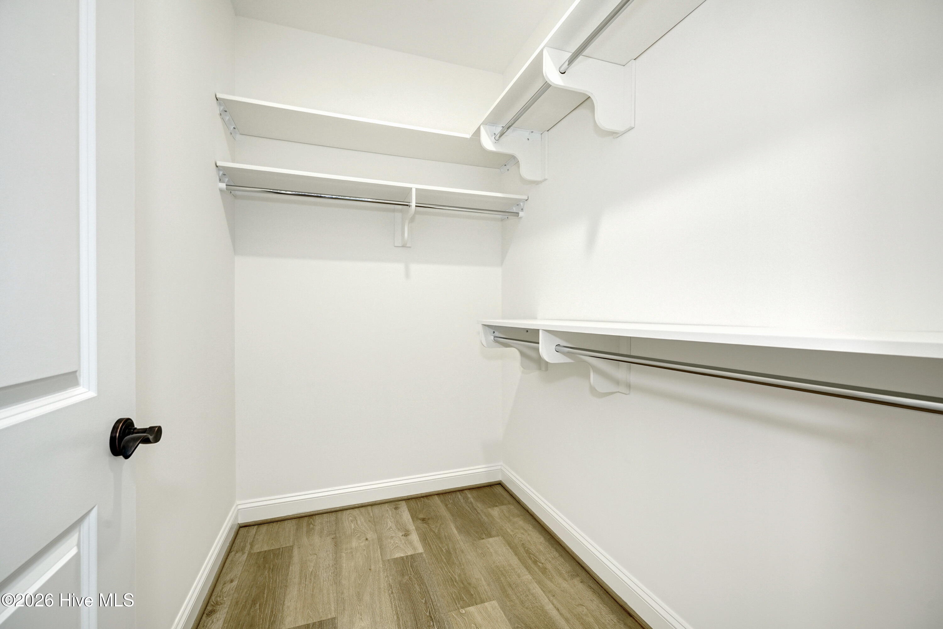 100564282 | Photo 24