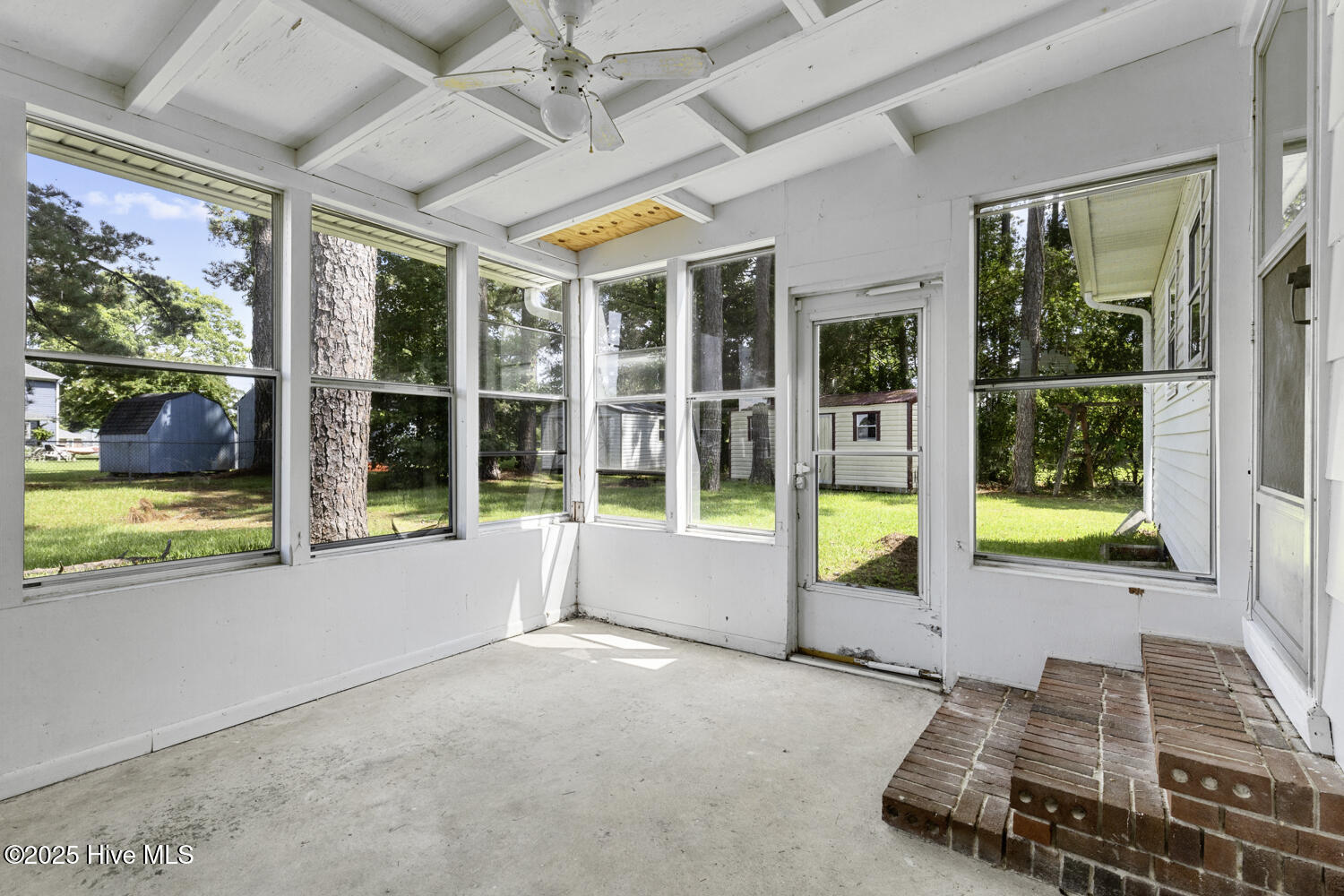 100523825 | Photo 22