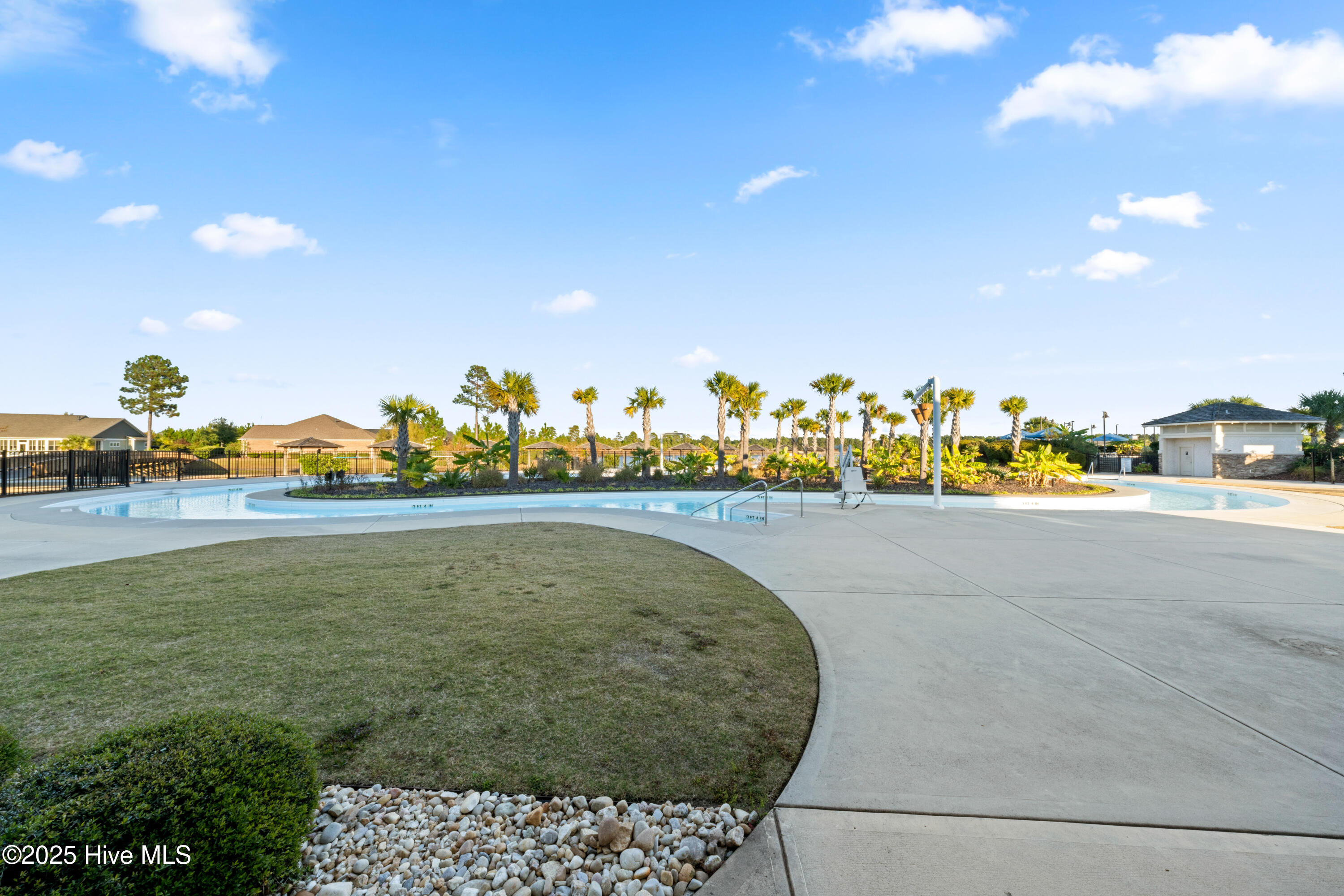 100520063 | Photo 74