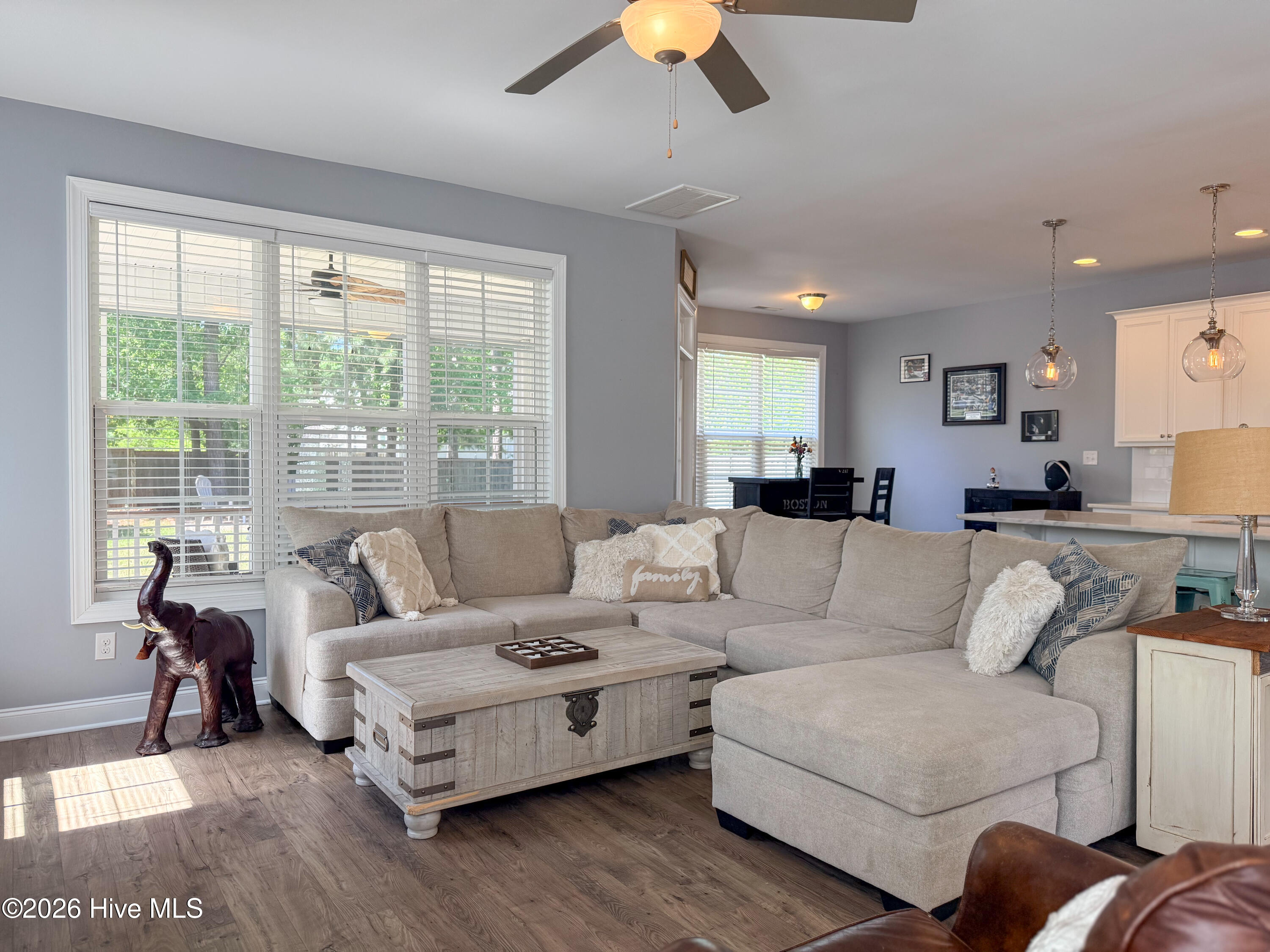 100569259 | Photo 16