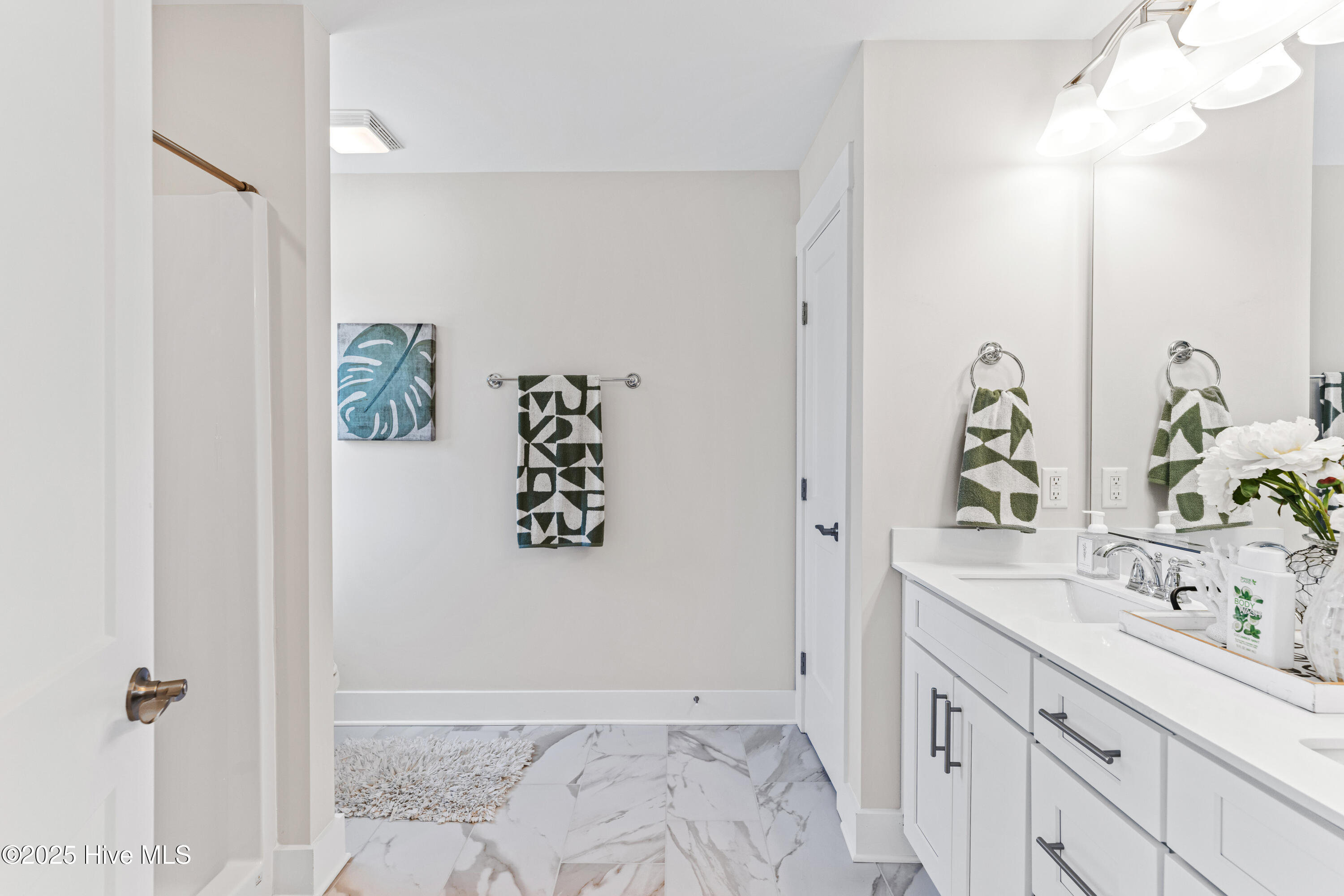 100528893 | Photo 13