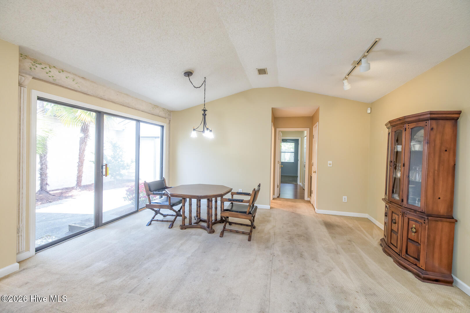 100567936 | Photo 10