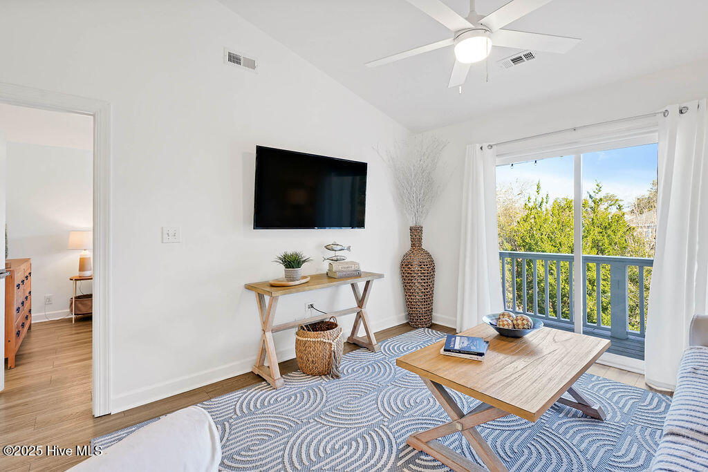 100529872 | Photo 17