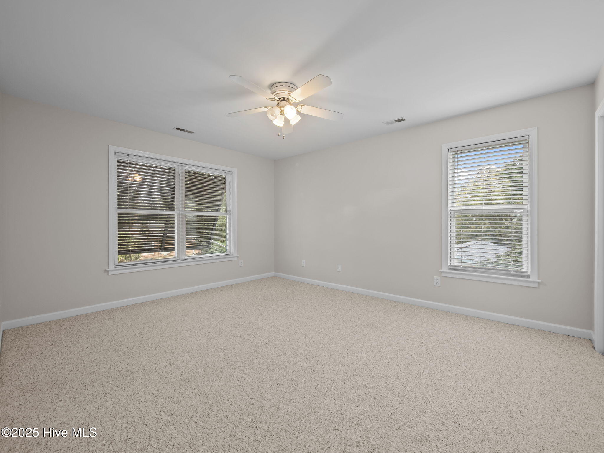 100536740 | Photo 24