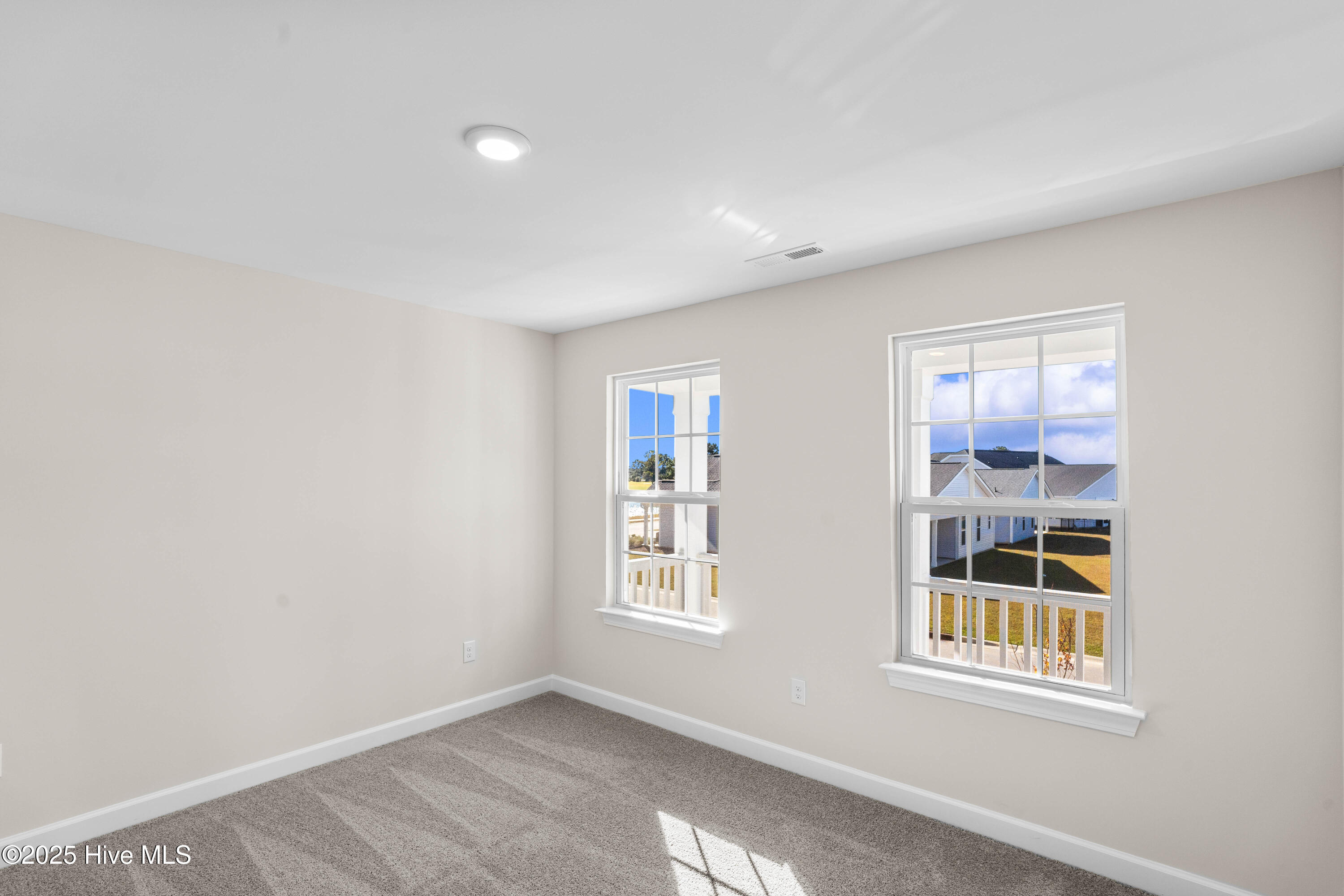 100499667 | Photo 26