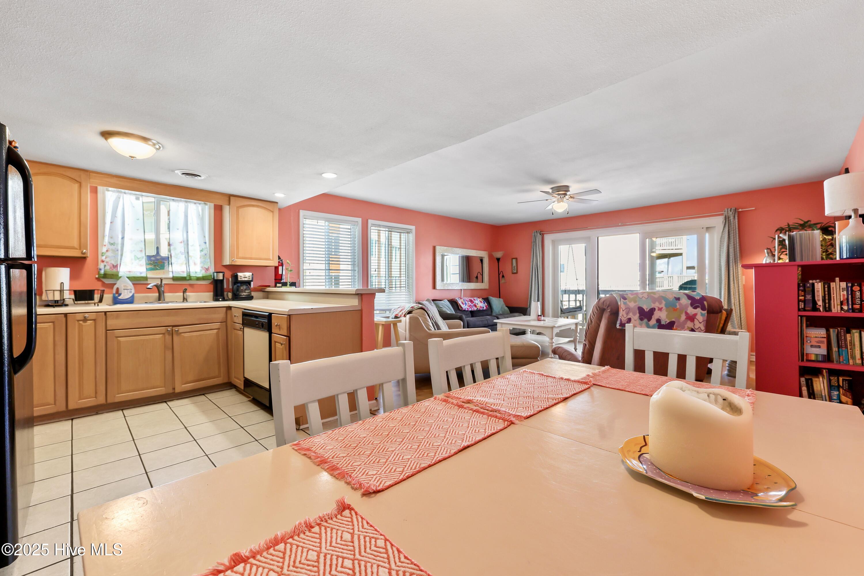 1717 Carolina Beach Avenue N 2a, Carolina Beach, NC 28428 – photo 6: Photo Mar 08 2025, 14 01 57