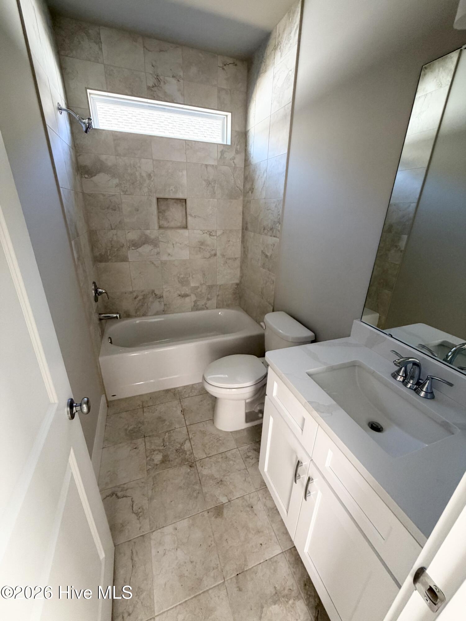 100547576 | Photo 15