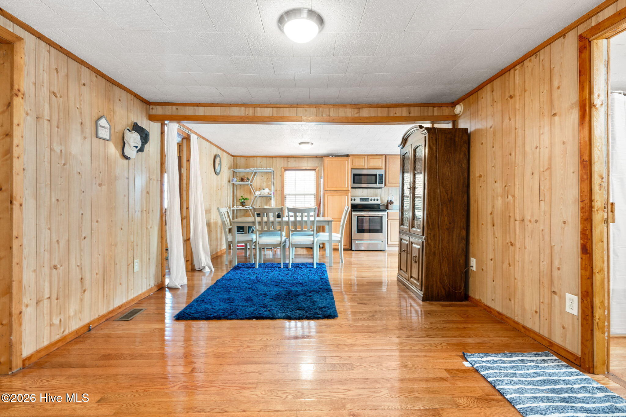 100555988 | Photo 11