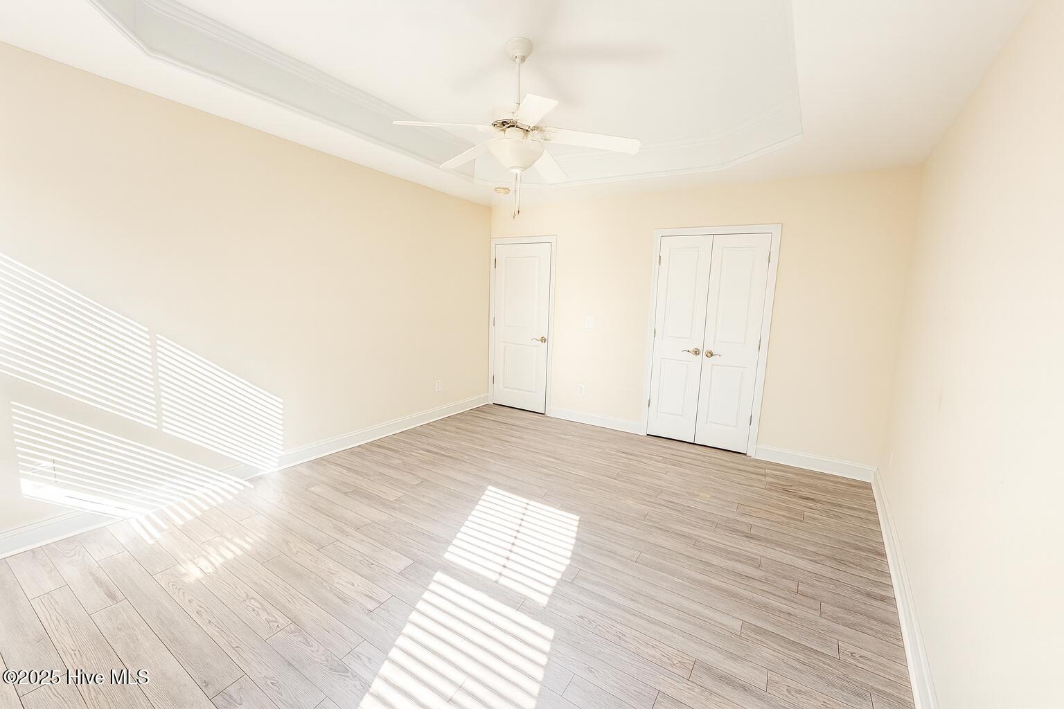 100537389 | Photo 26