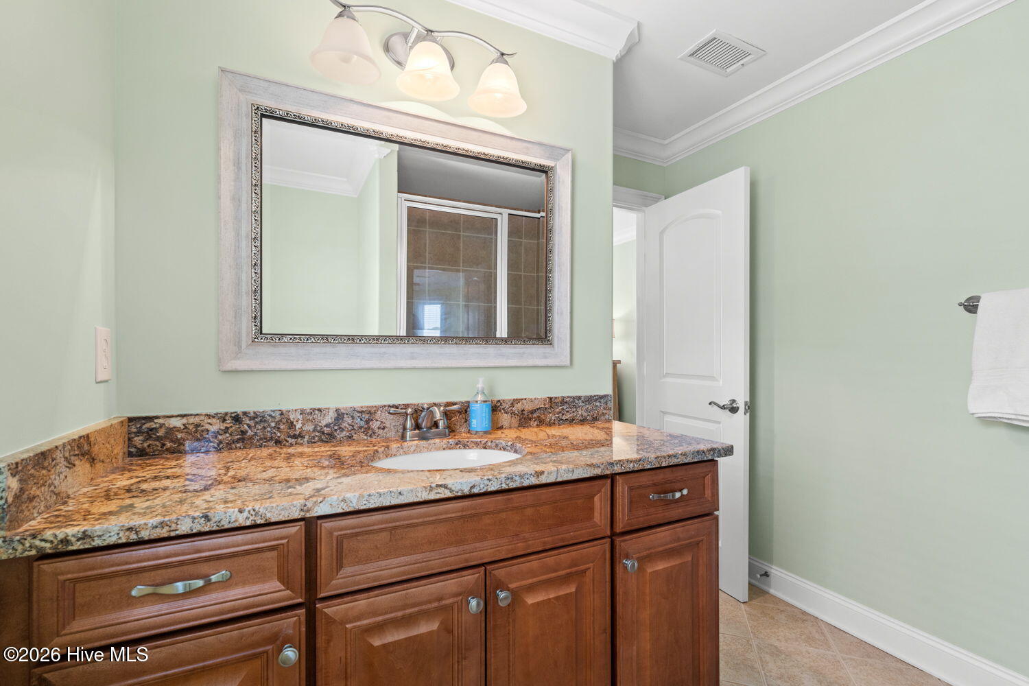 100566570 | Photo 48