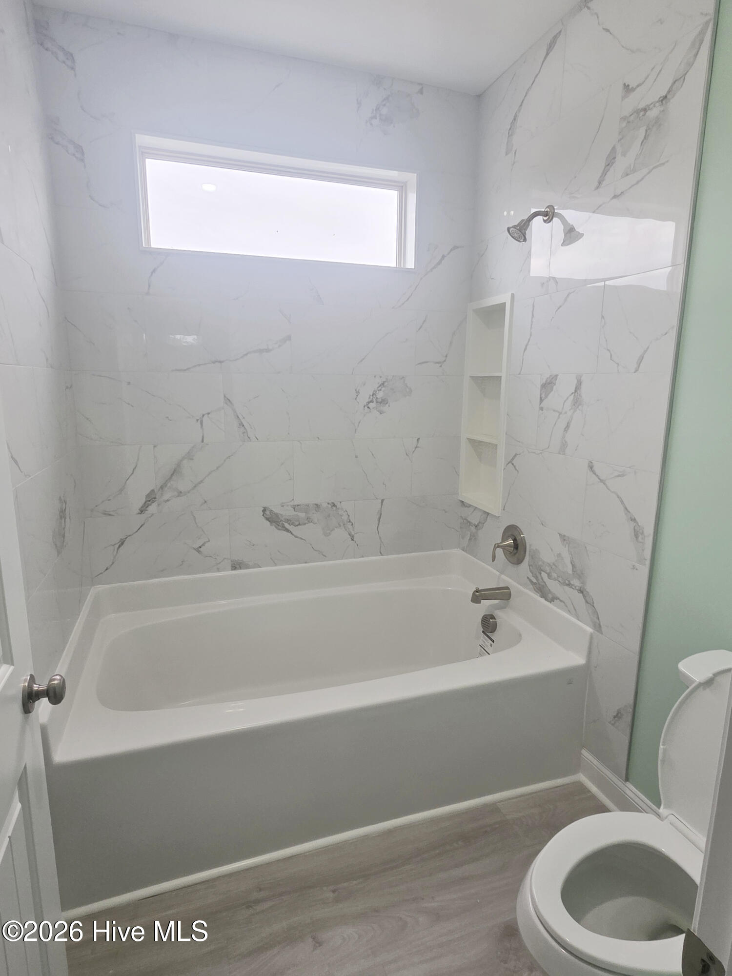 100535825 | Photo 43