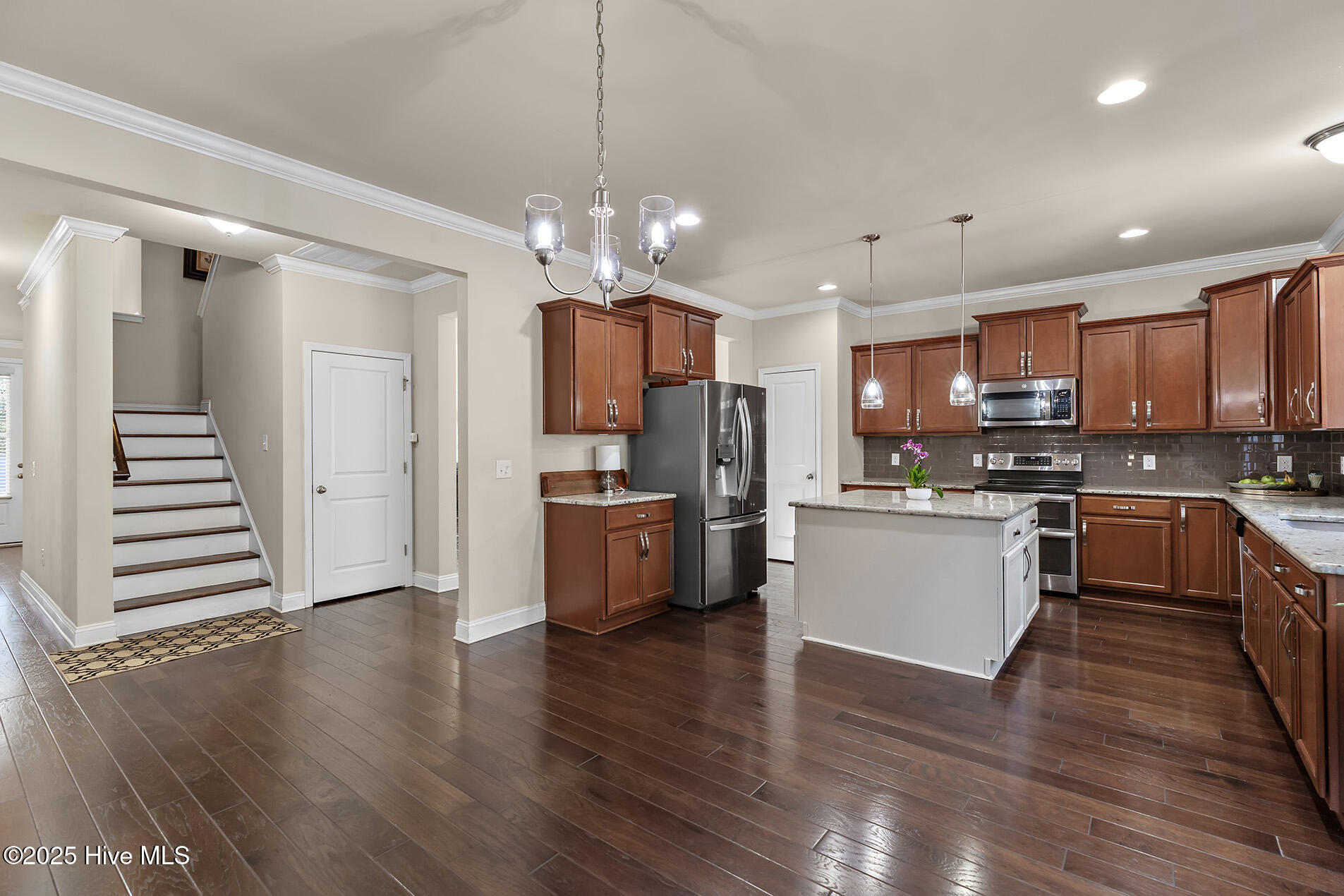 100531047 | Photo 19