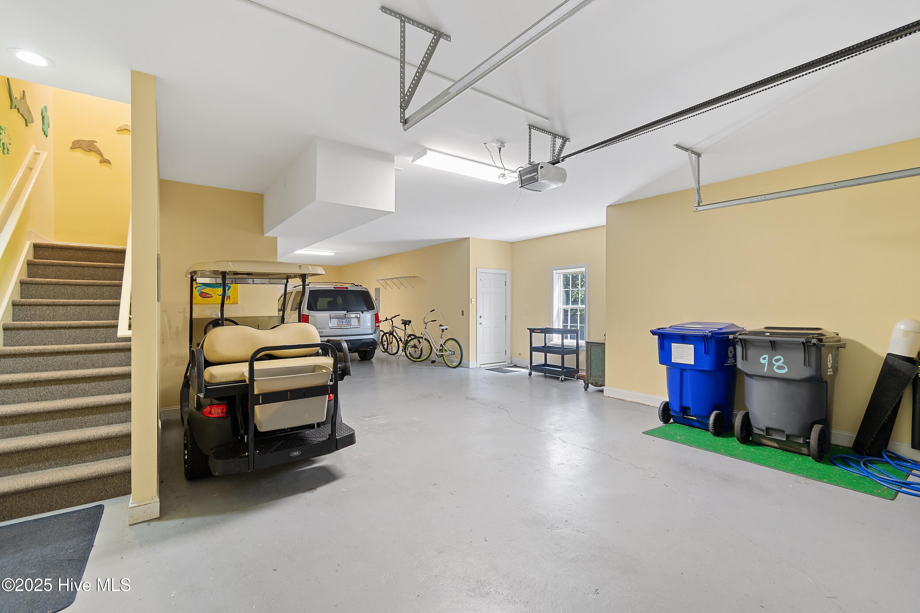 100533940 | Photo 43