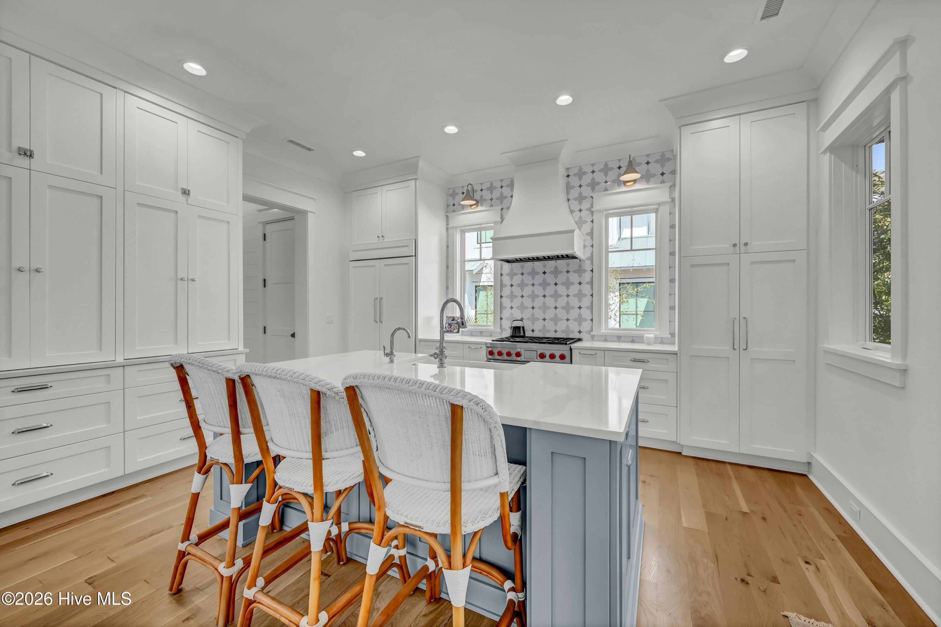 100567930 | Photo 17