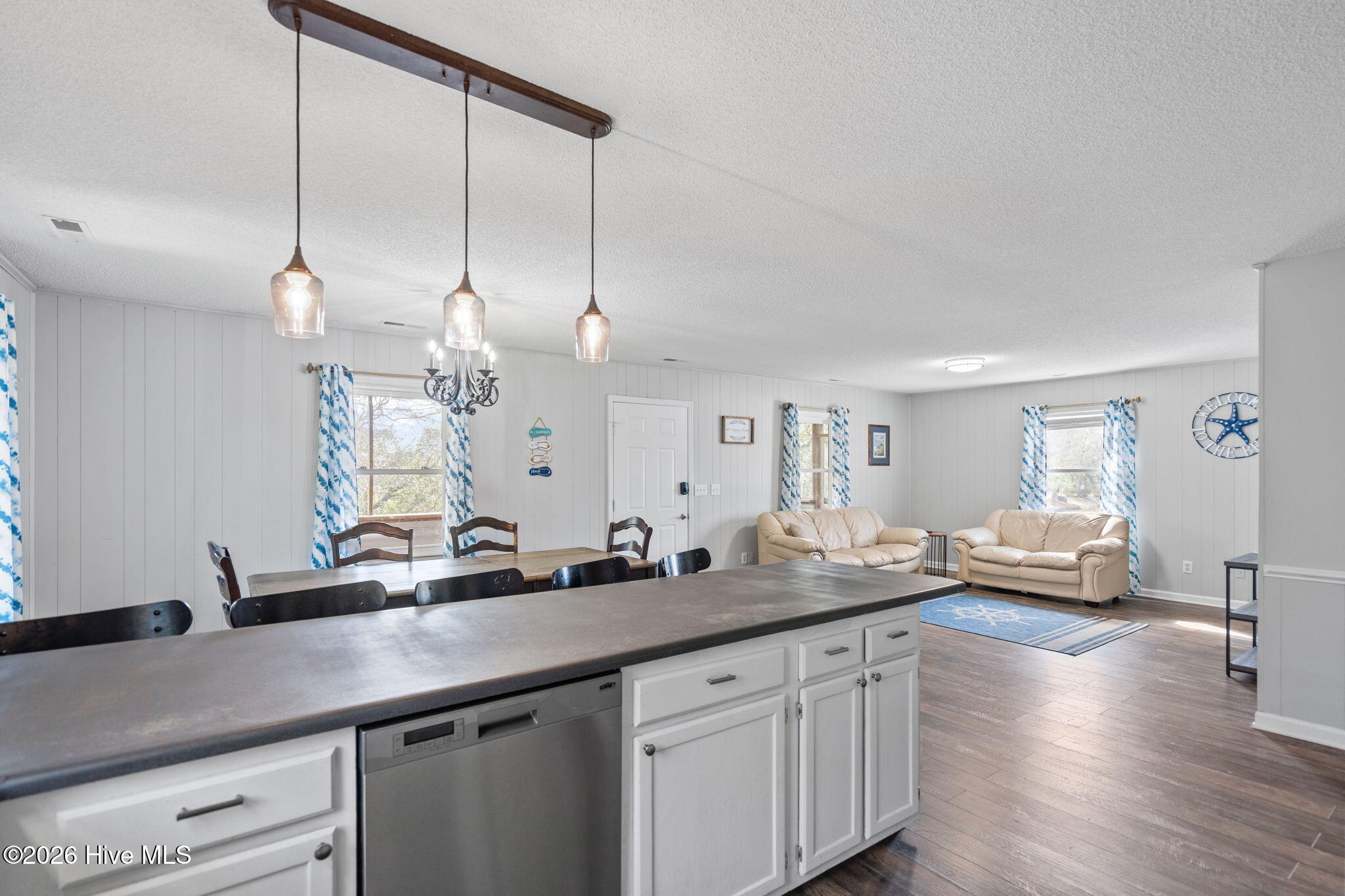 100558110 | Photo 23