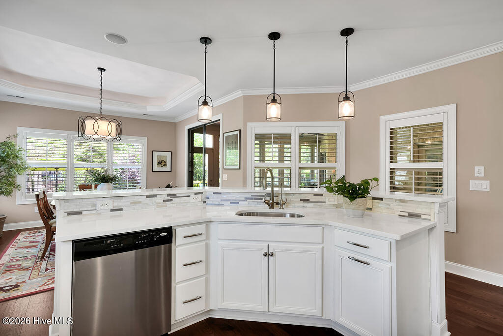 100562114 | Photo 11