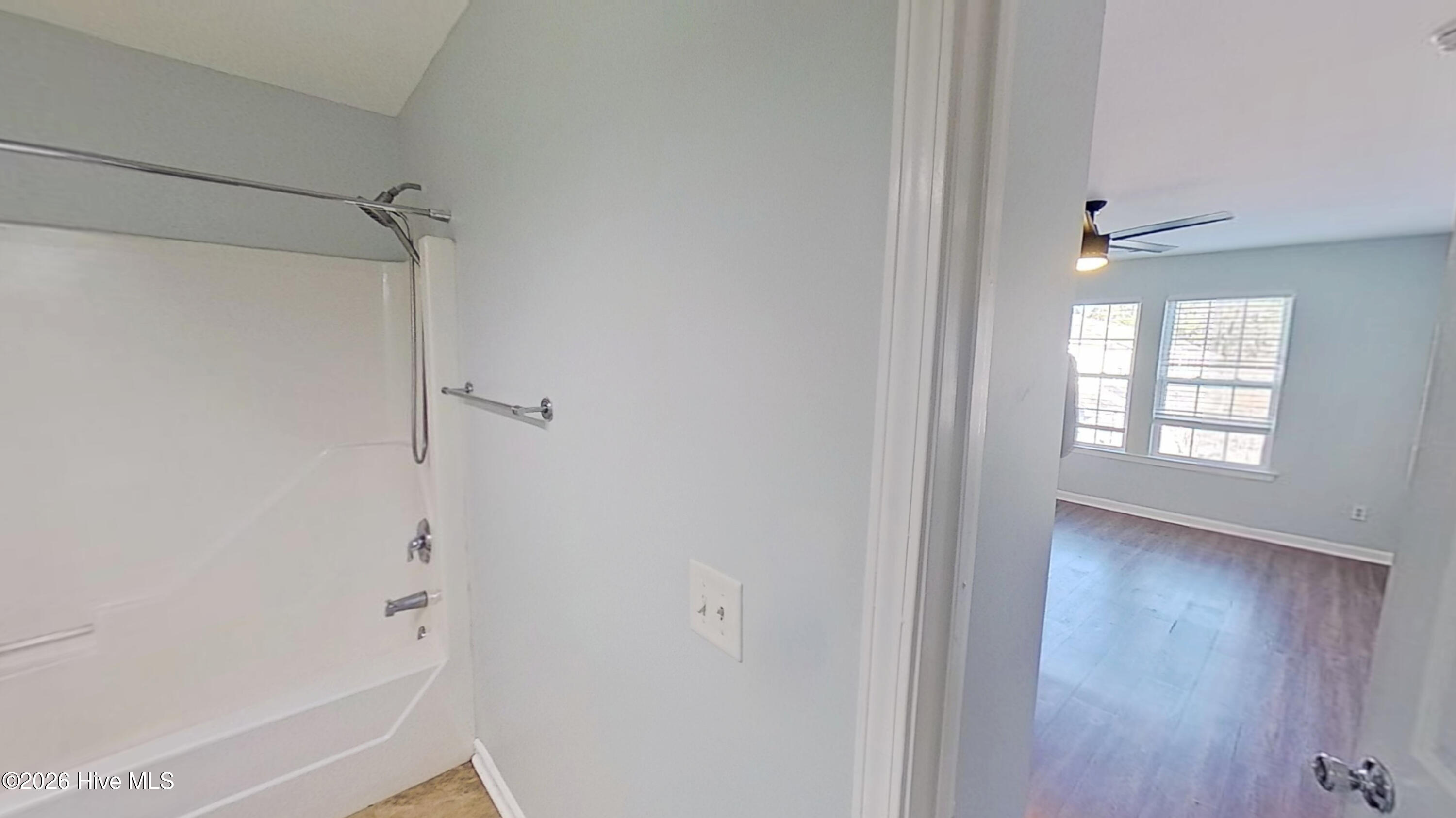 100549352 | Photo 16