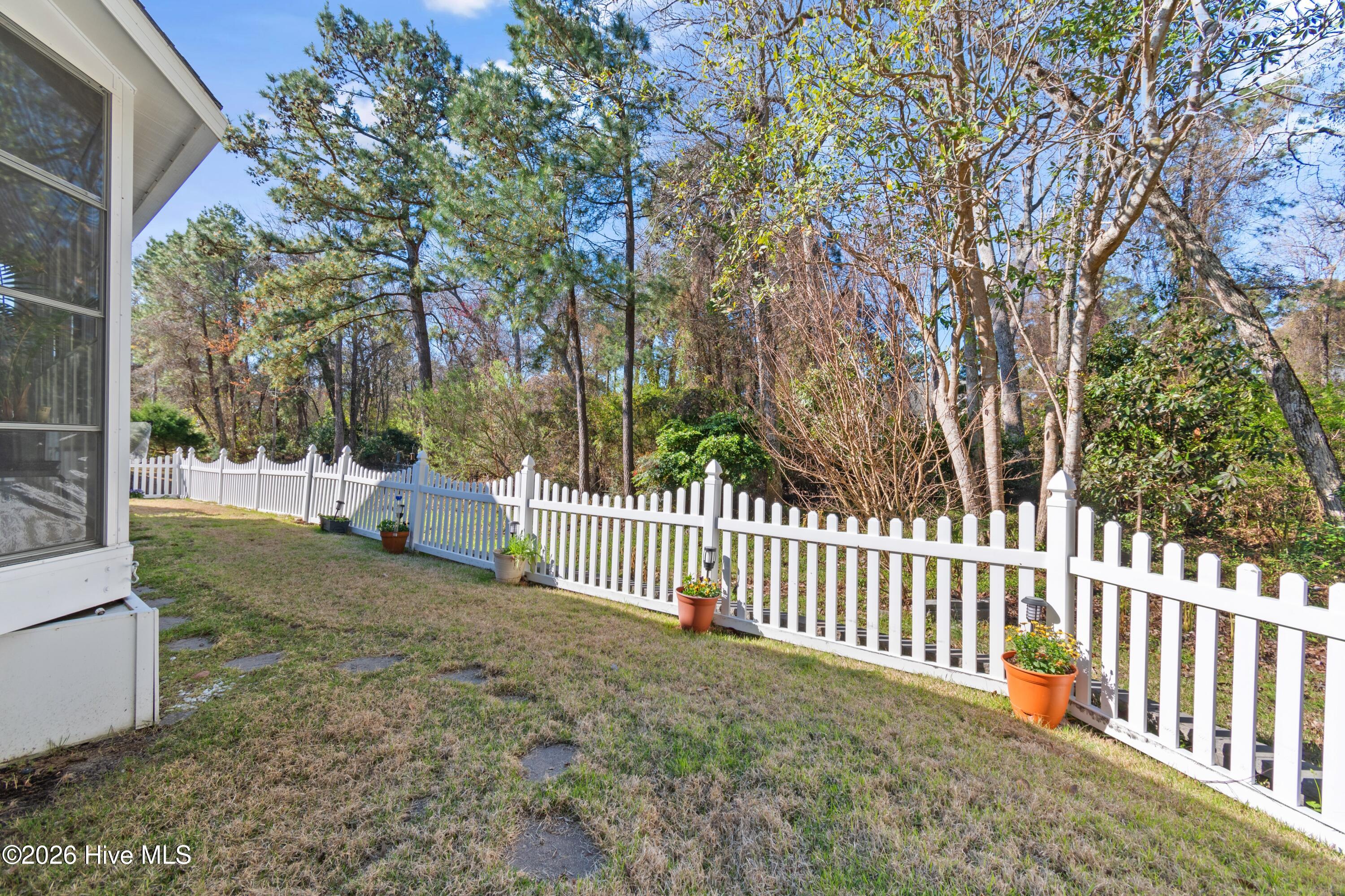 100561490 | Photo 46