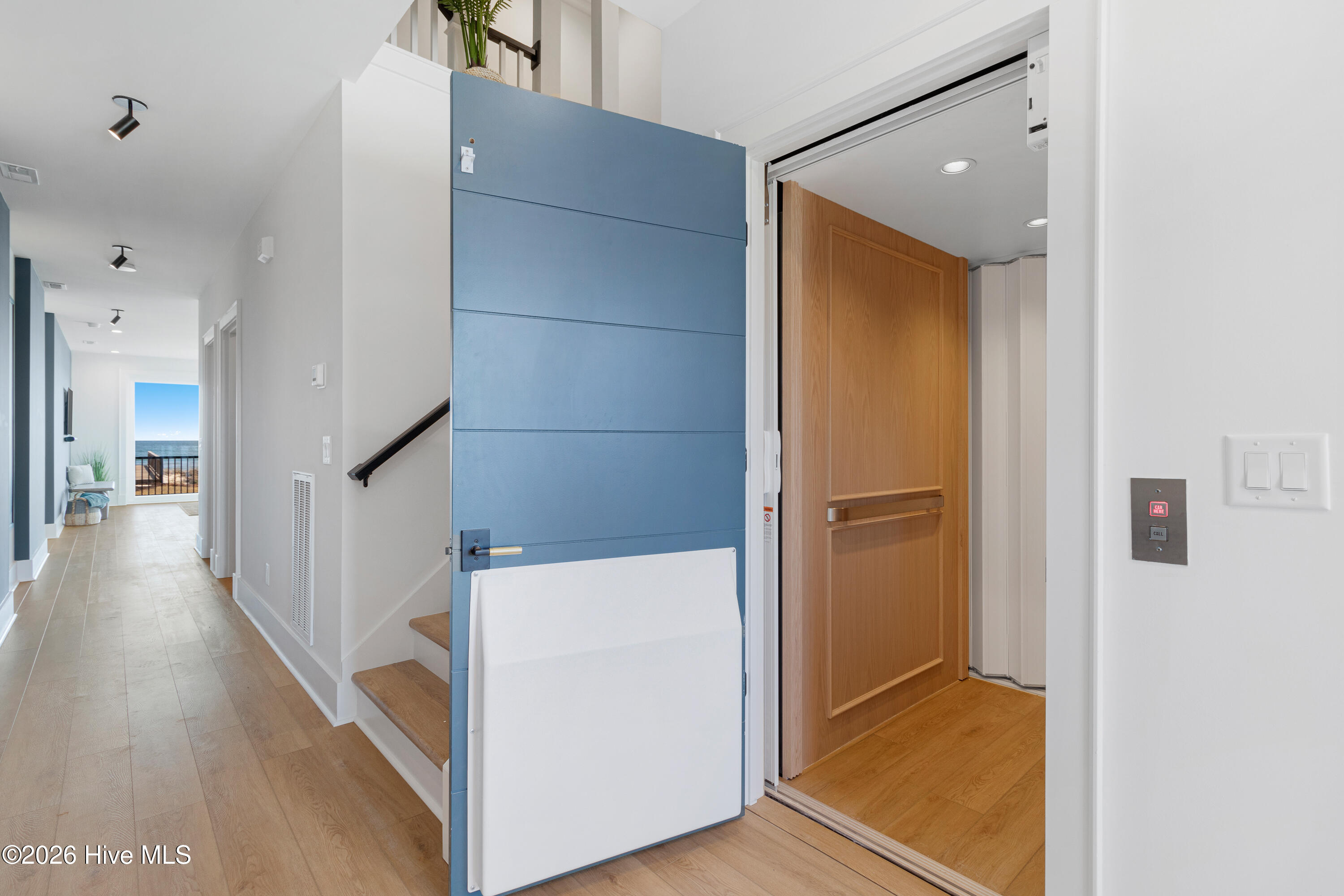 100567195 | Photo 17