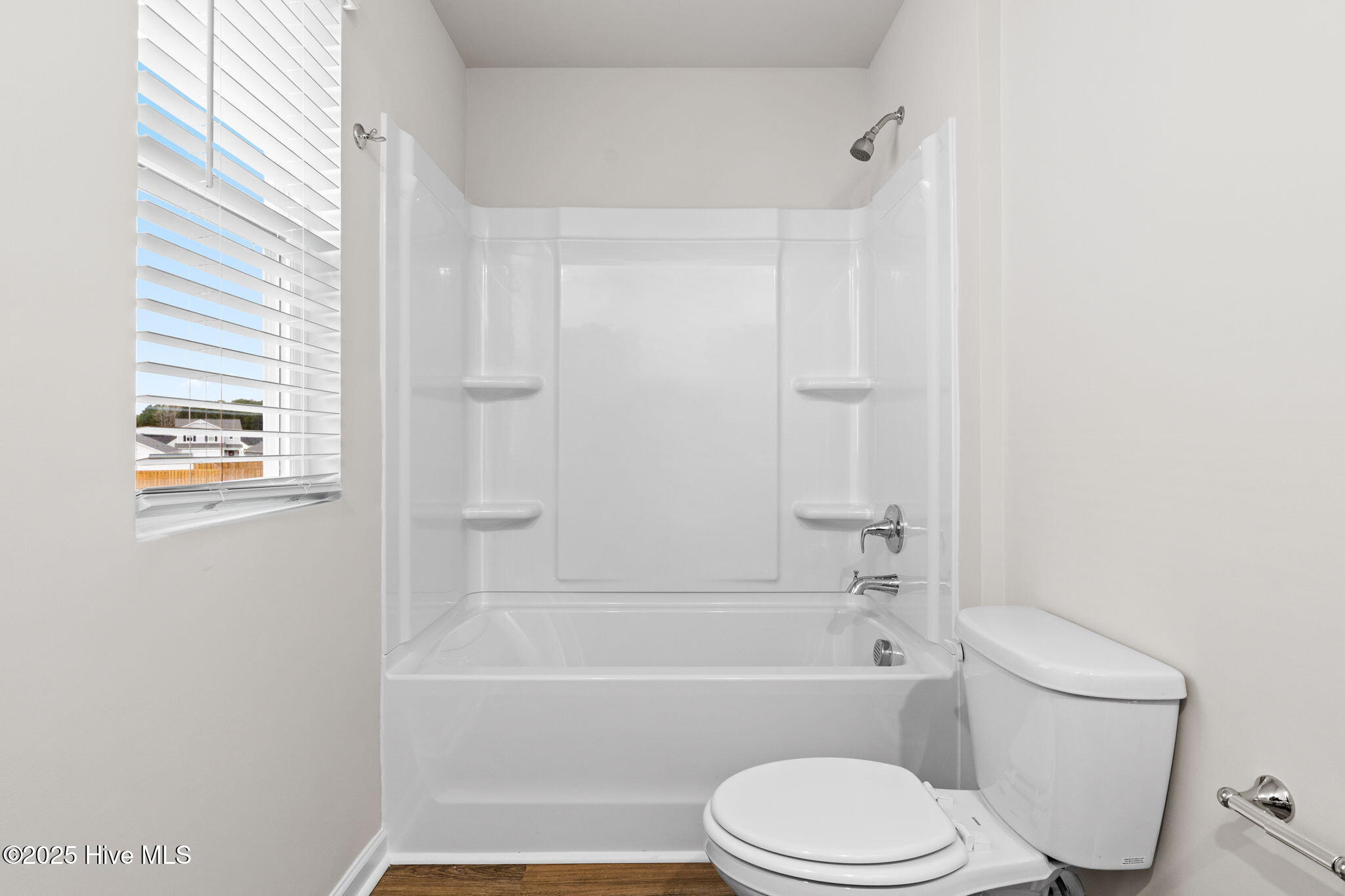 100506645 | Photo 18