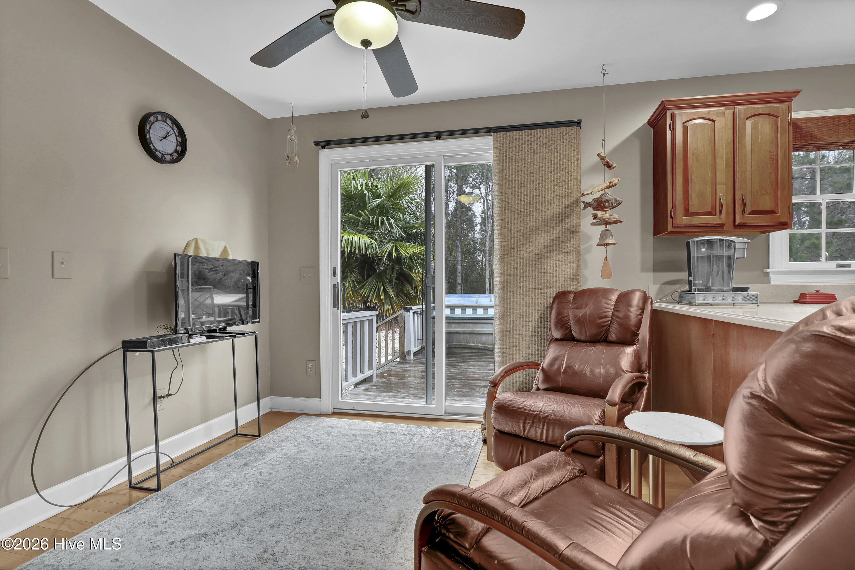 100555270 | Photo 14