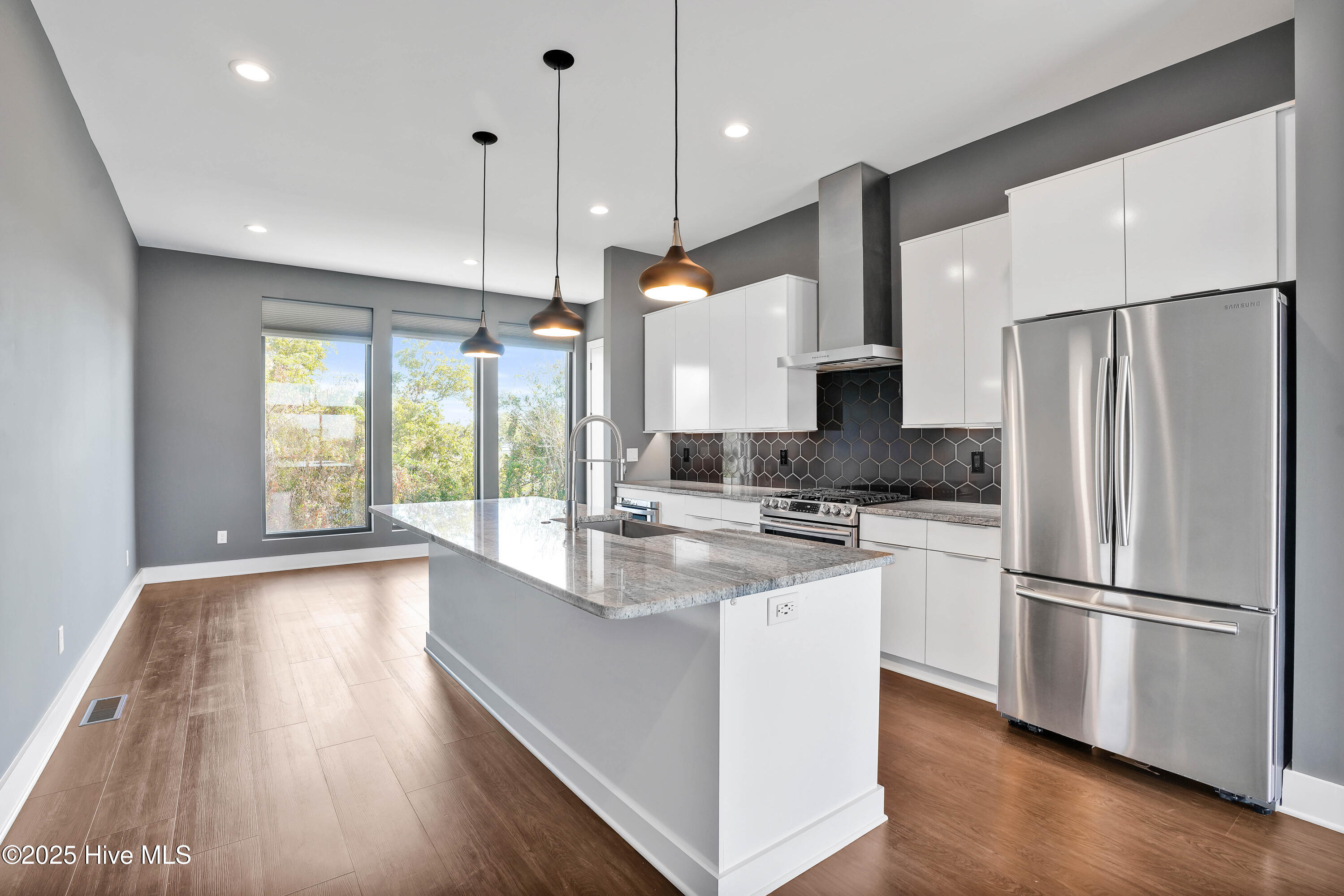 100546123 | Photo 10