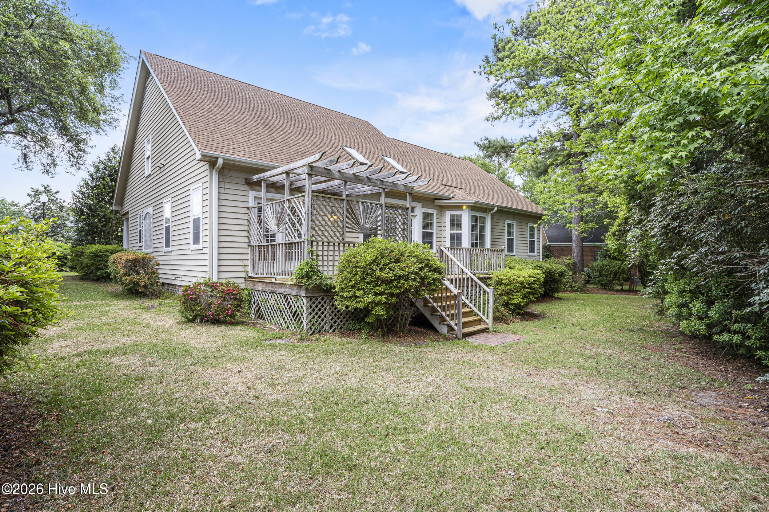 100569840 | Photo 52