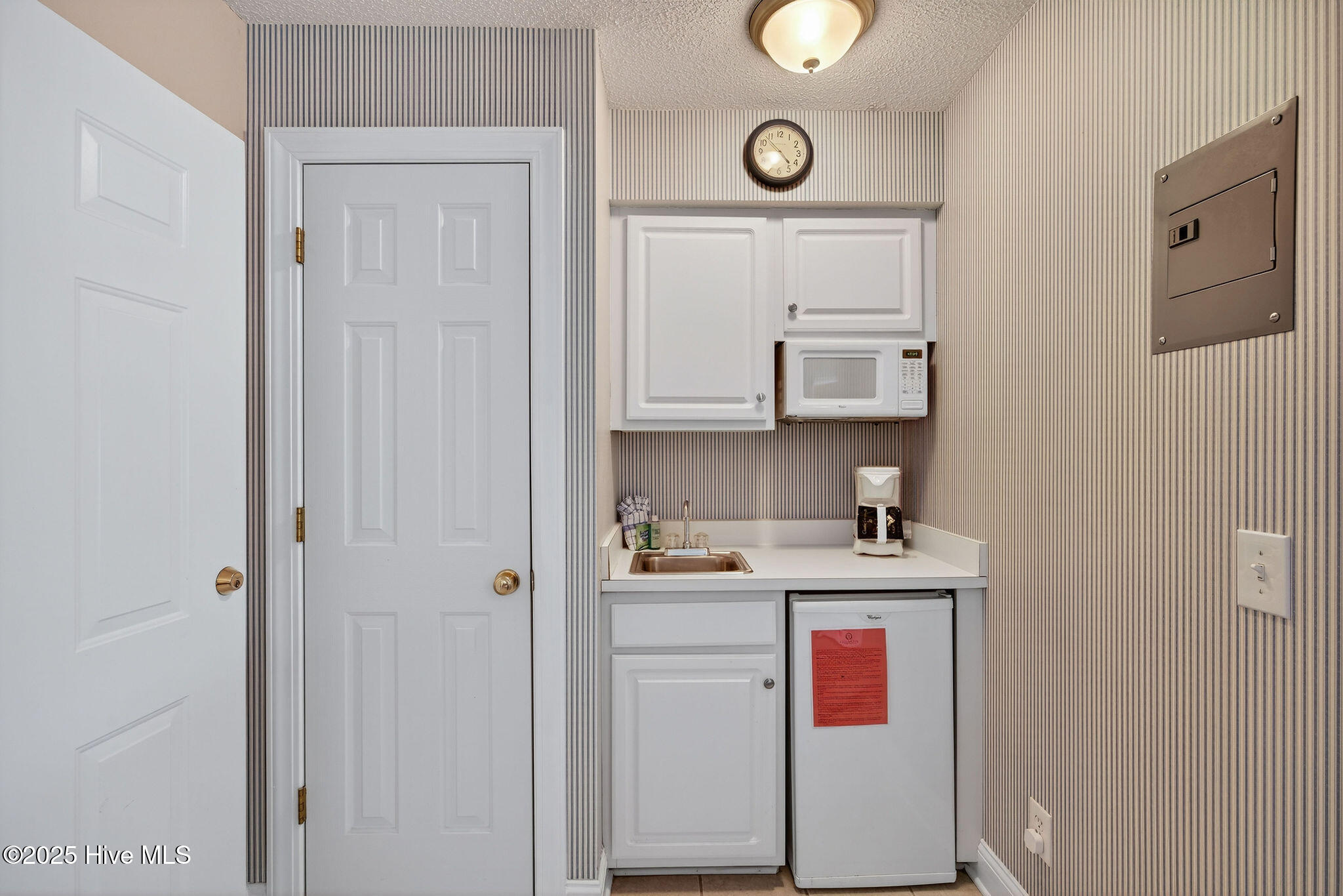 100537047 | Photo 22