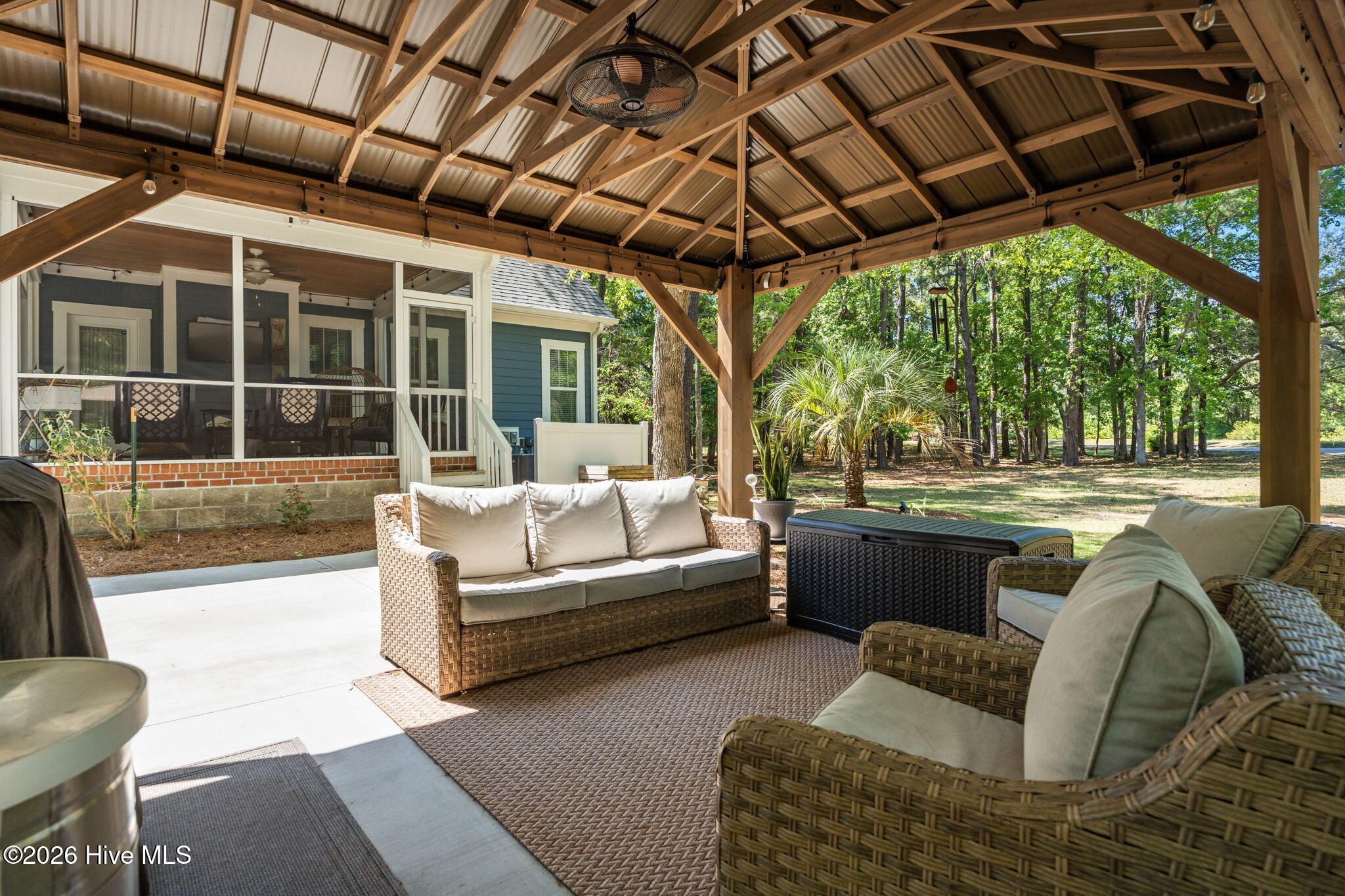 100568987 | Photo 44