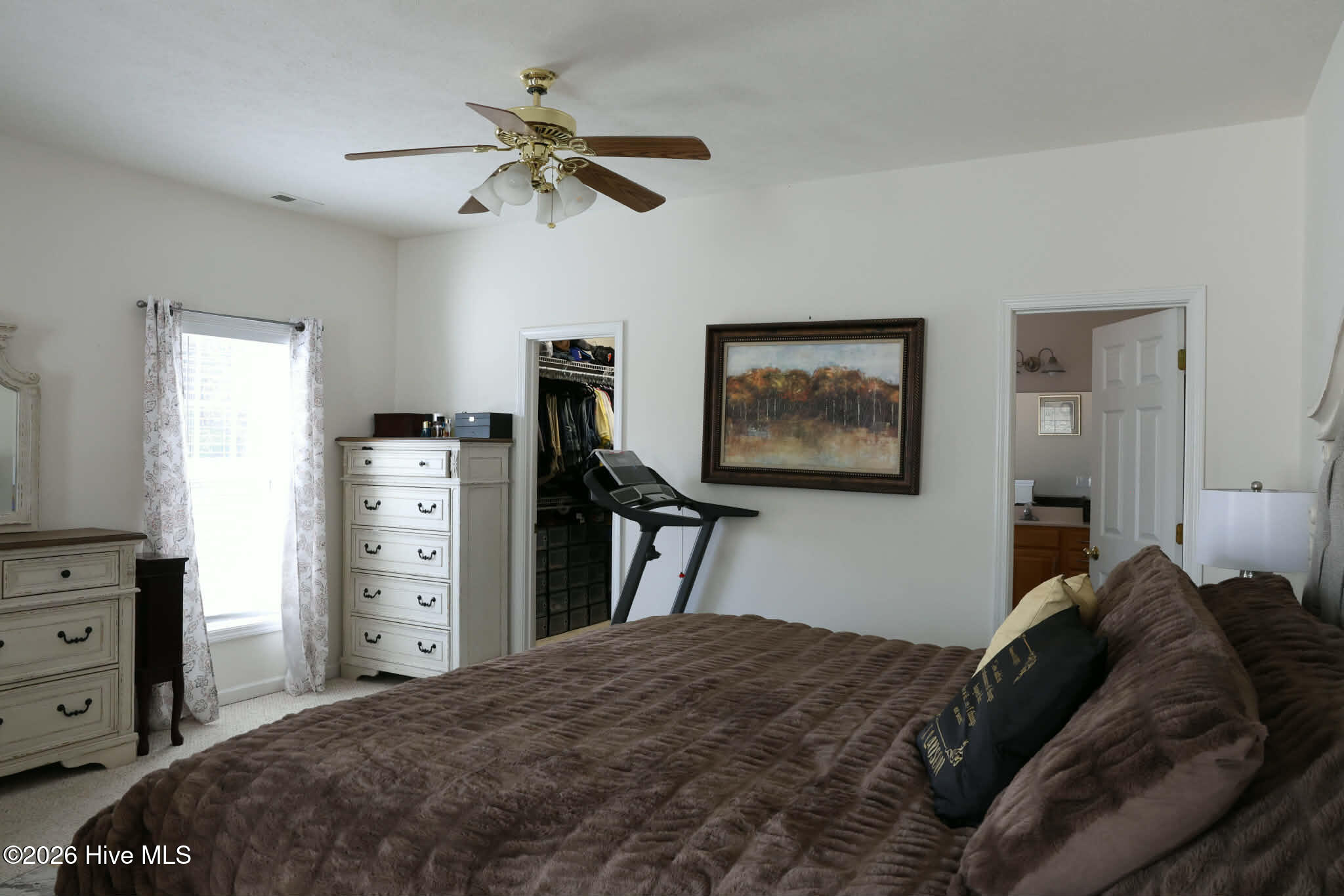 100548456 | Photo 33