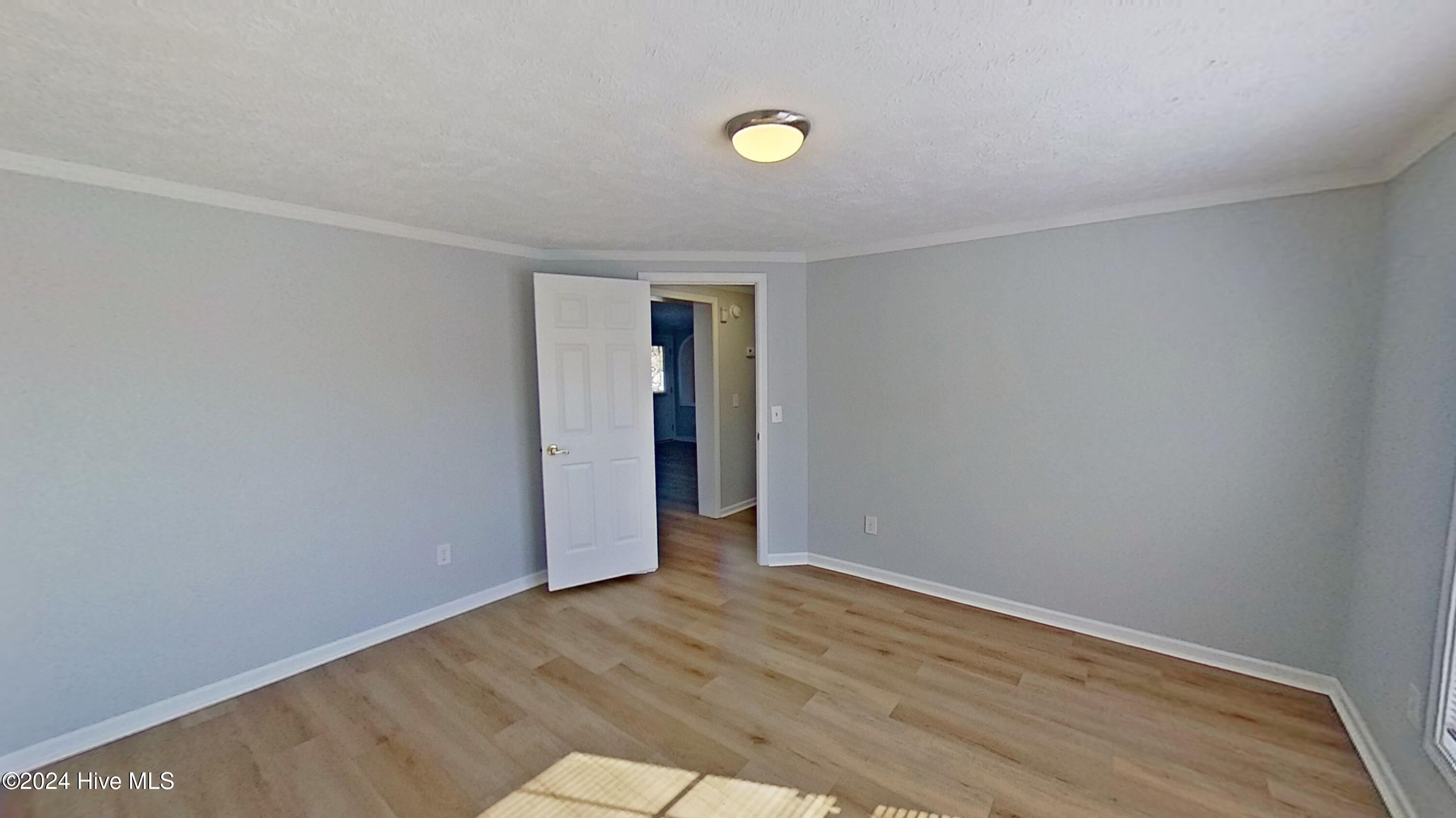 100550318 | Photo 25