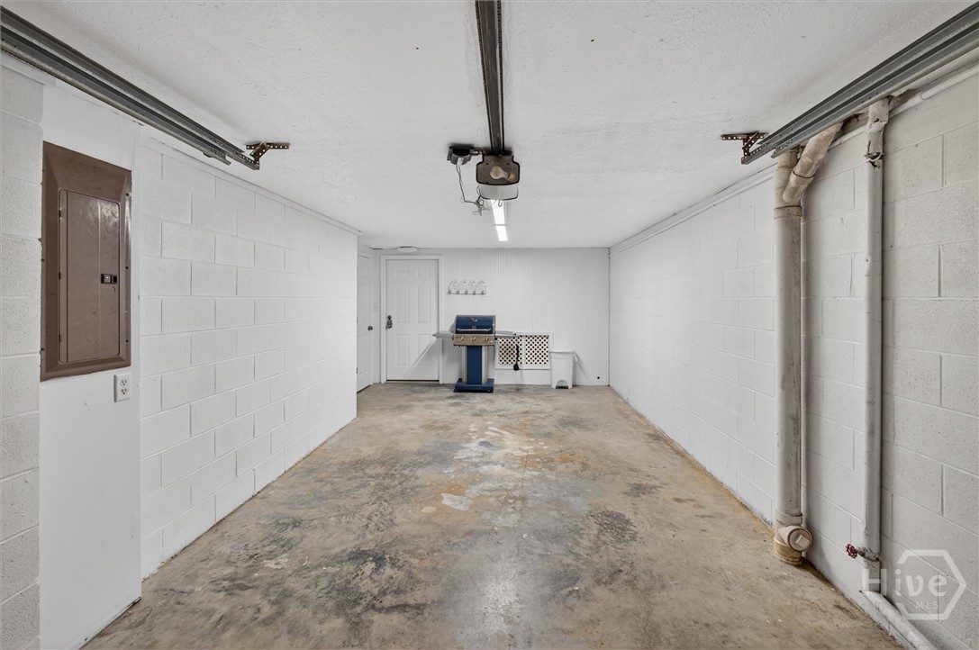 One car garage with storage room at the large back