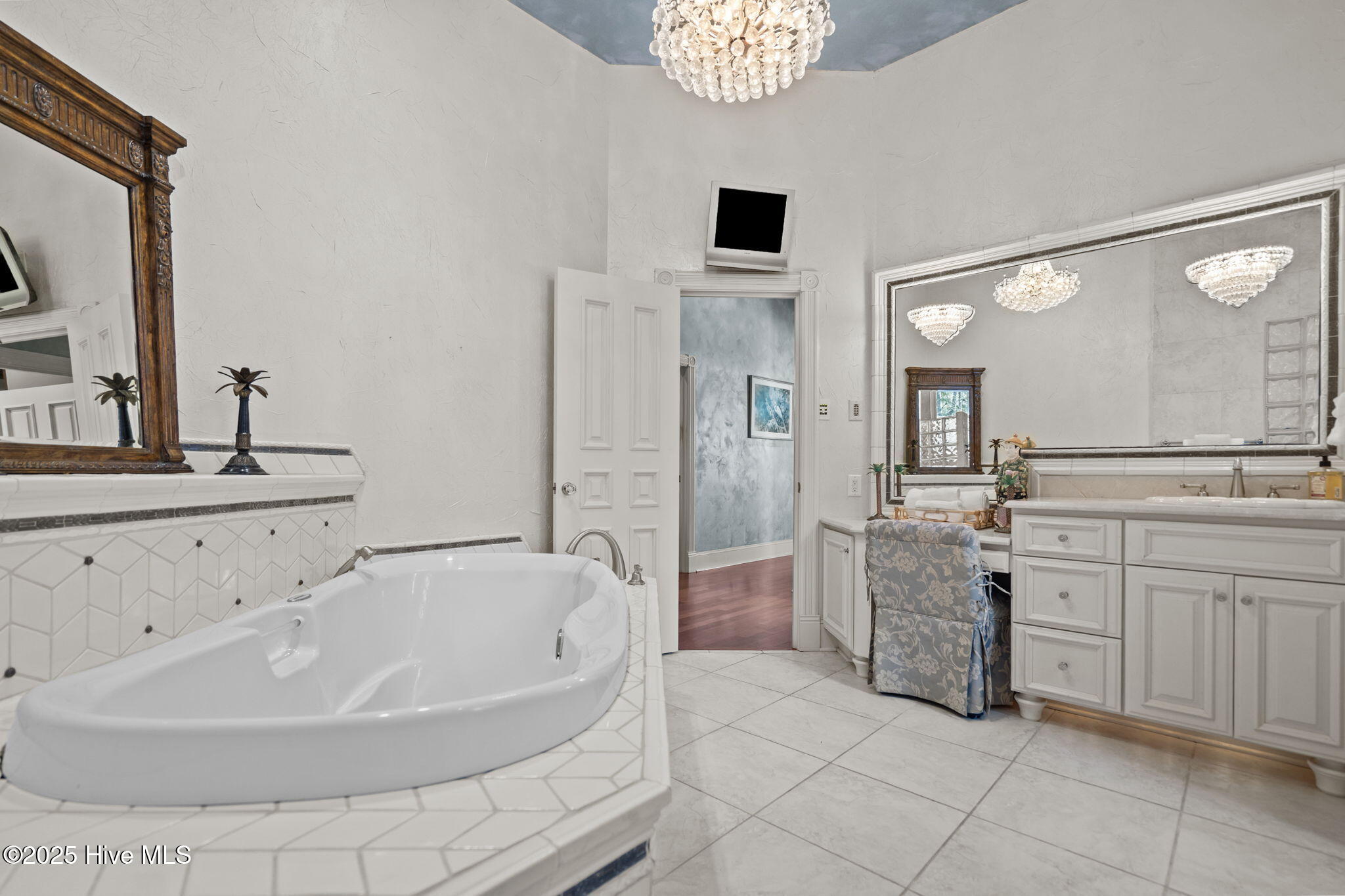 100547936 | Photo 42