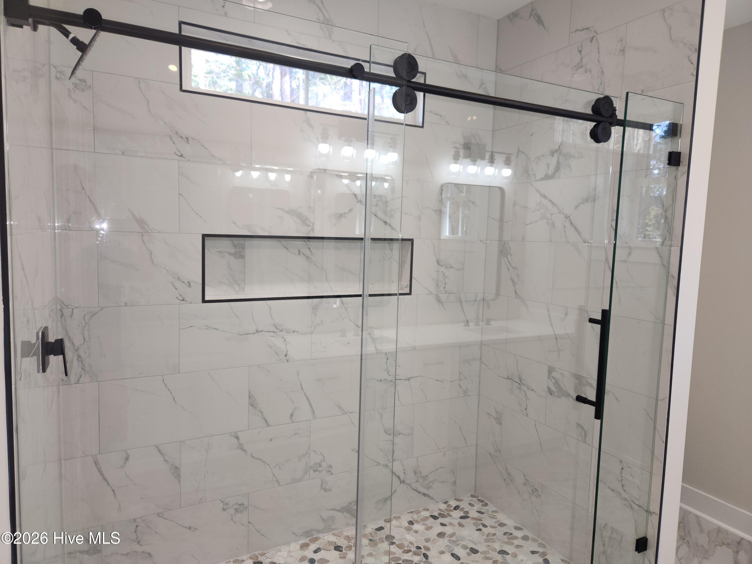 100547826 | Photo 25