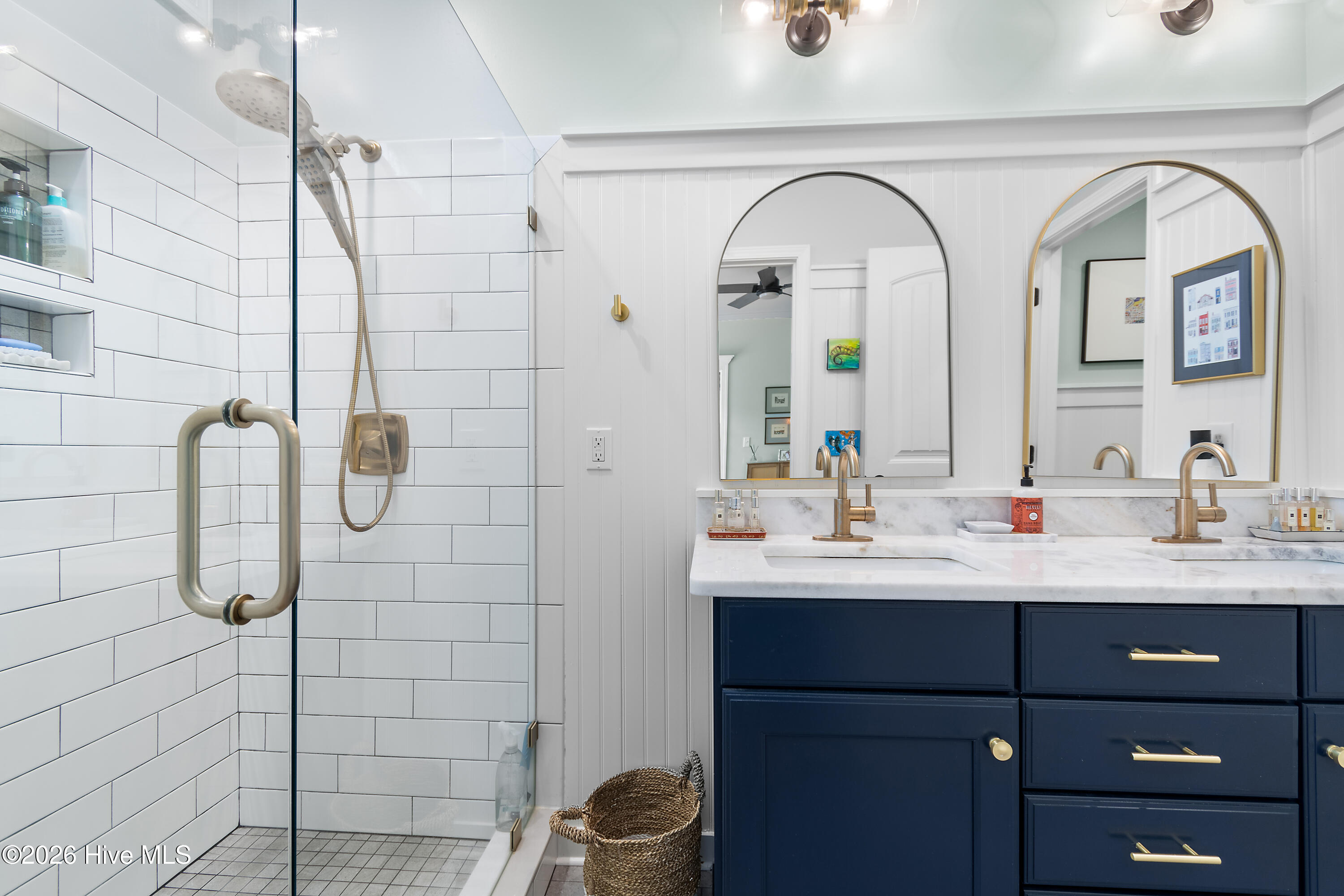 100566075 | Photo 25