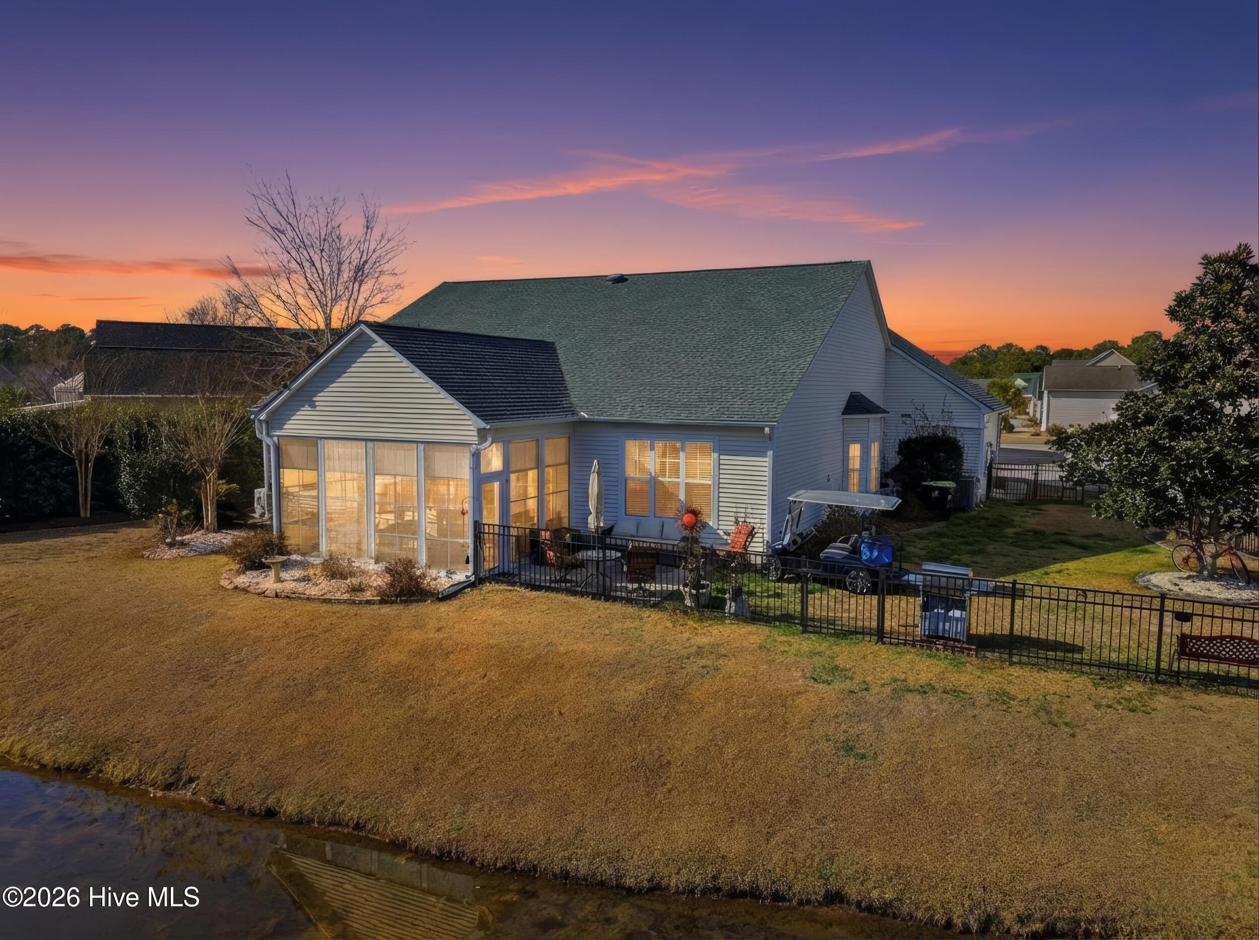 100553802 | Photo 51