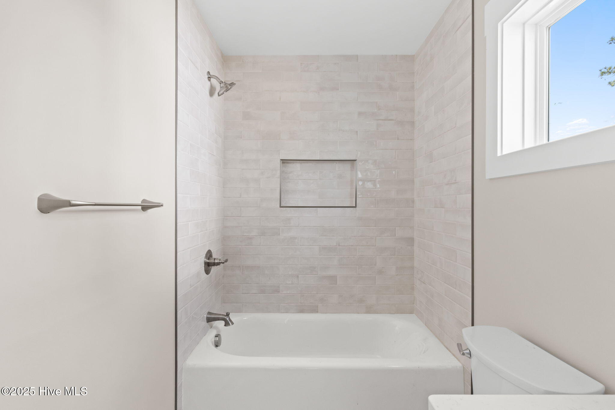 100485023 | Photo 51