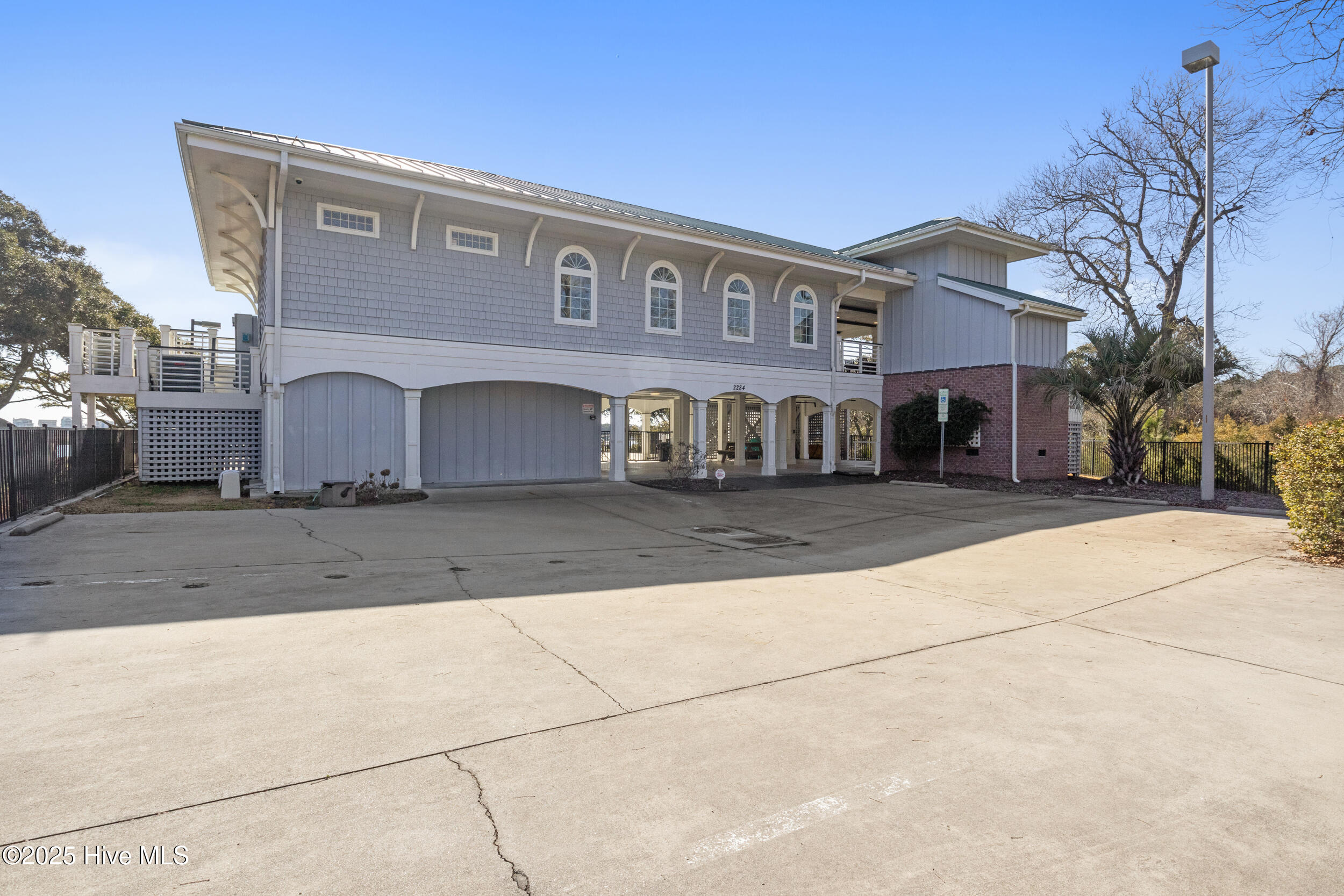 100488487 | Photo 44