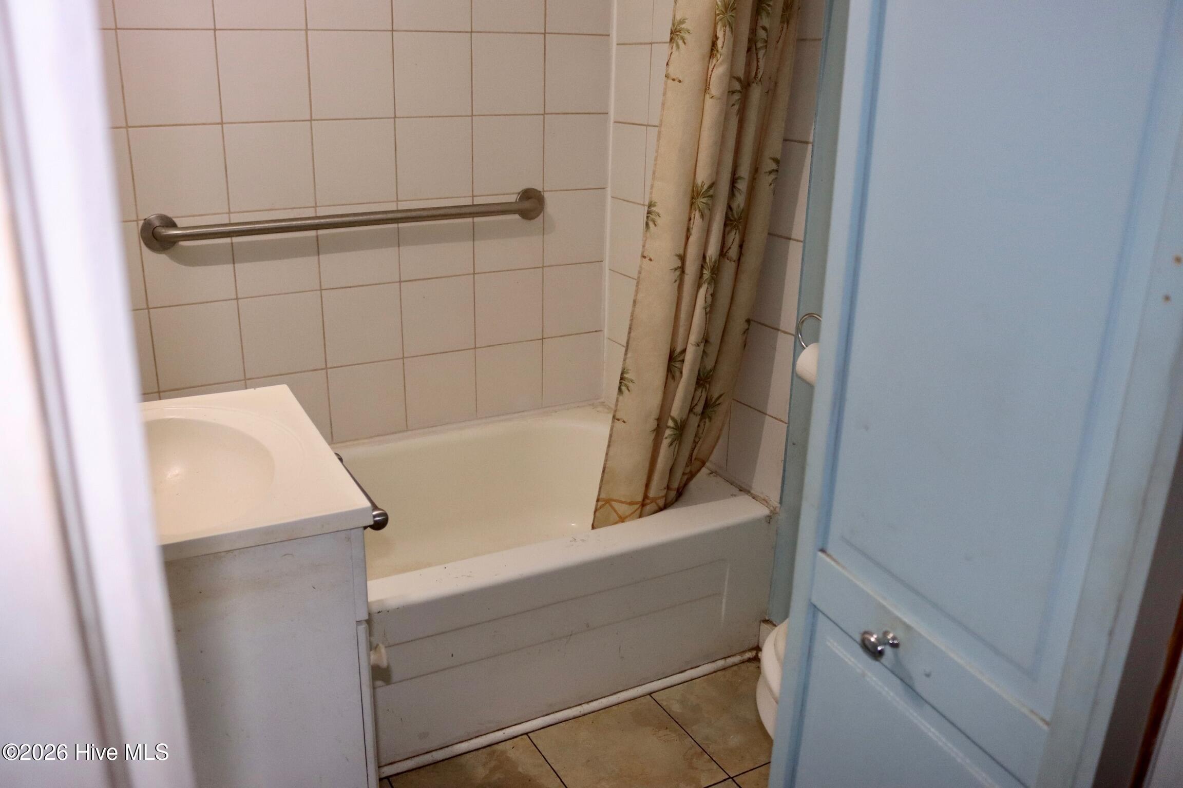 100547933 | Photo 33