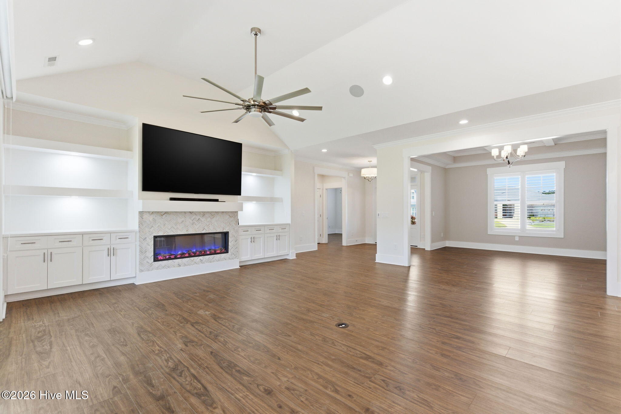 100543119 | Photo 13