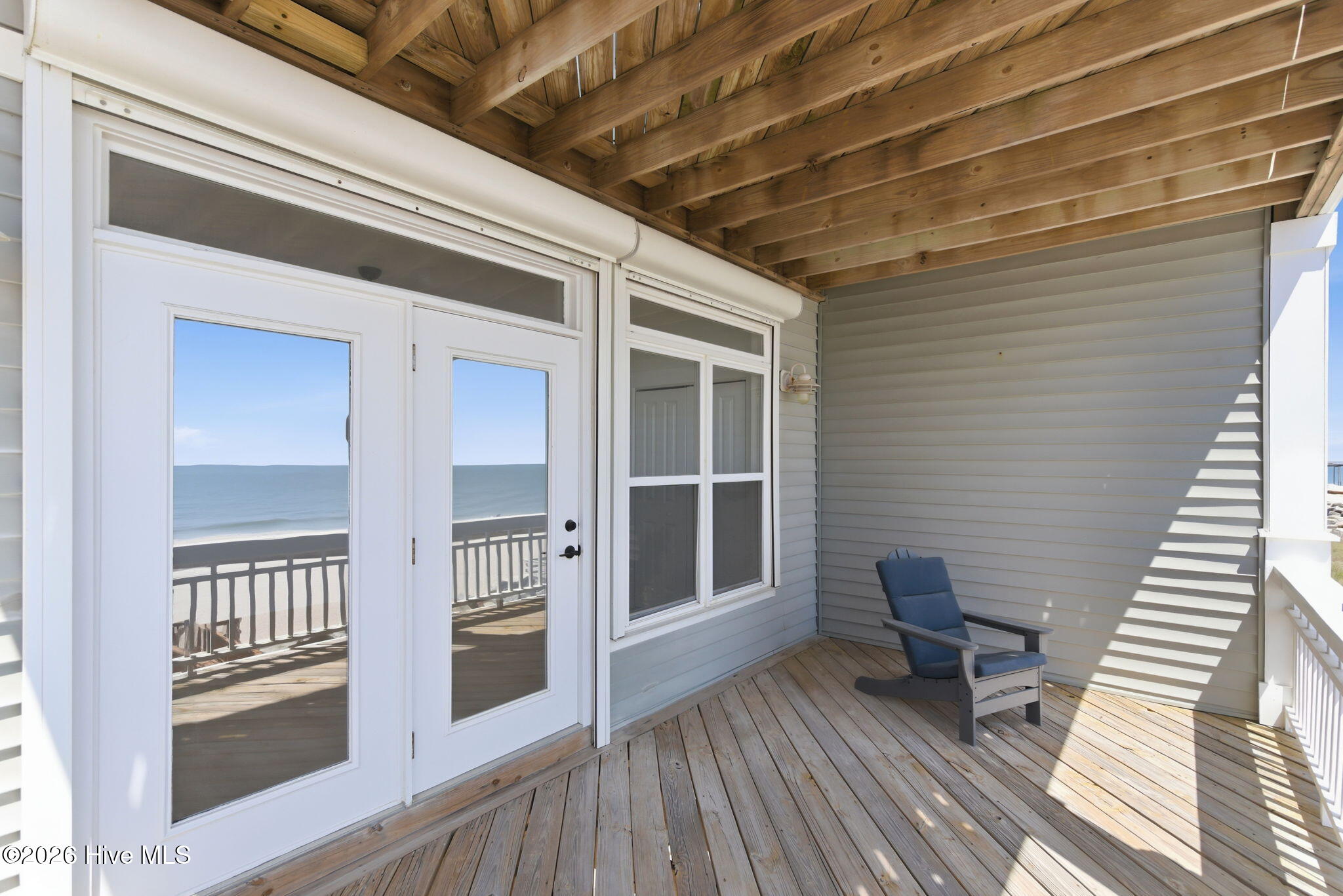 100570337 | Photo 23