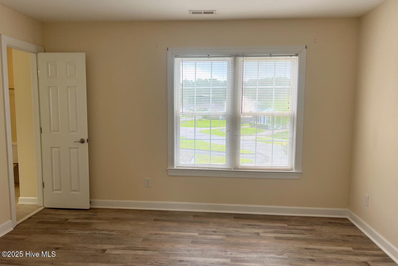 100536265 | Photo 17