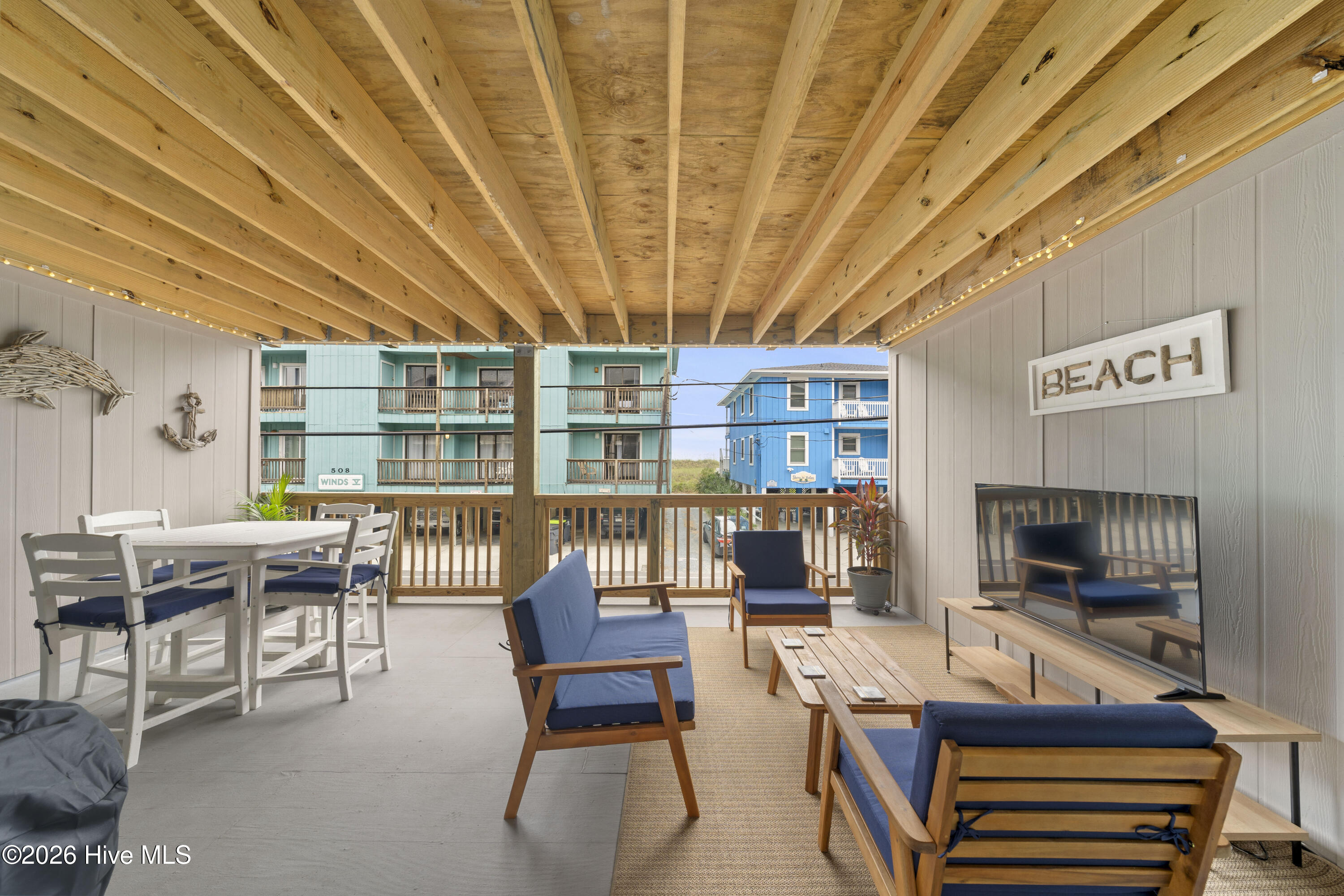 100555200 | Photo 35